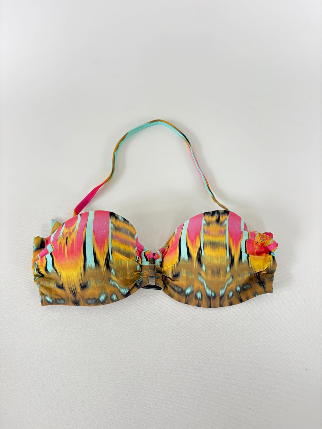 37 / Bold Moulded Cup Halter Bikini Top