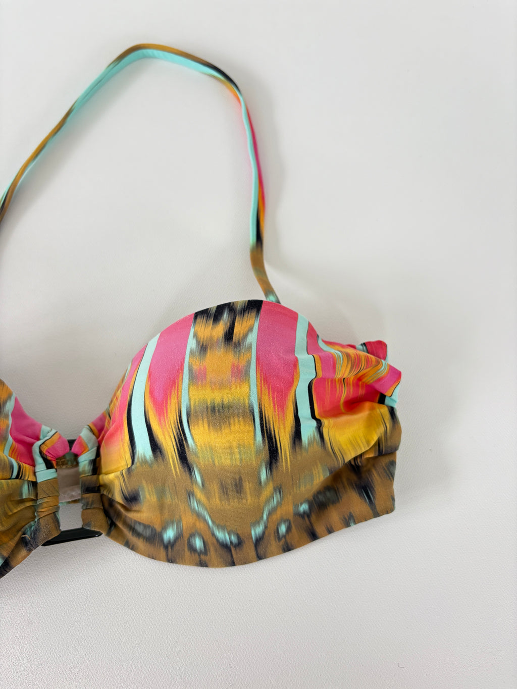 37 / Bold Moulded Cup Halter Bikini Top