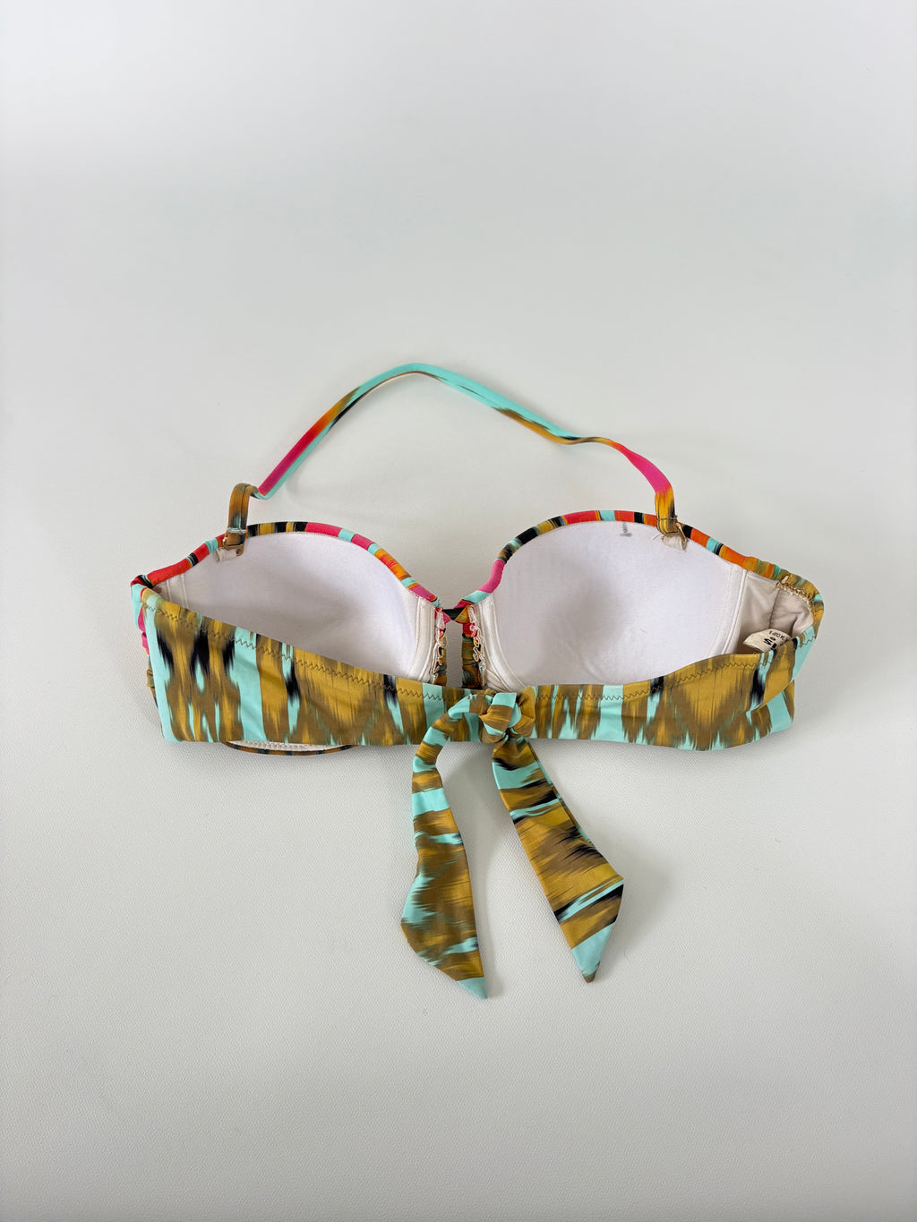 37 / Bold Moulded Cup Halter Bikini Top