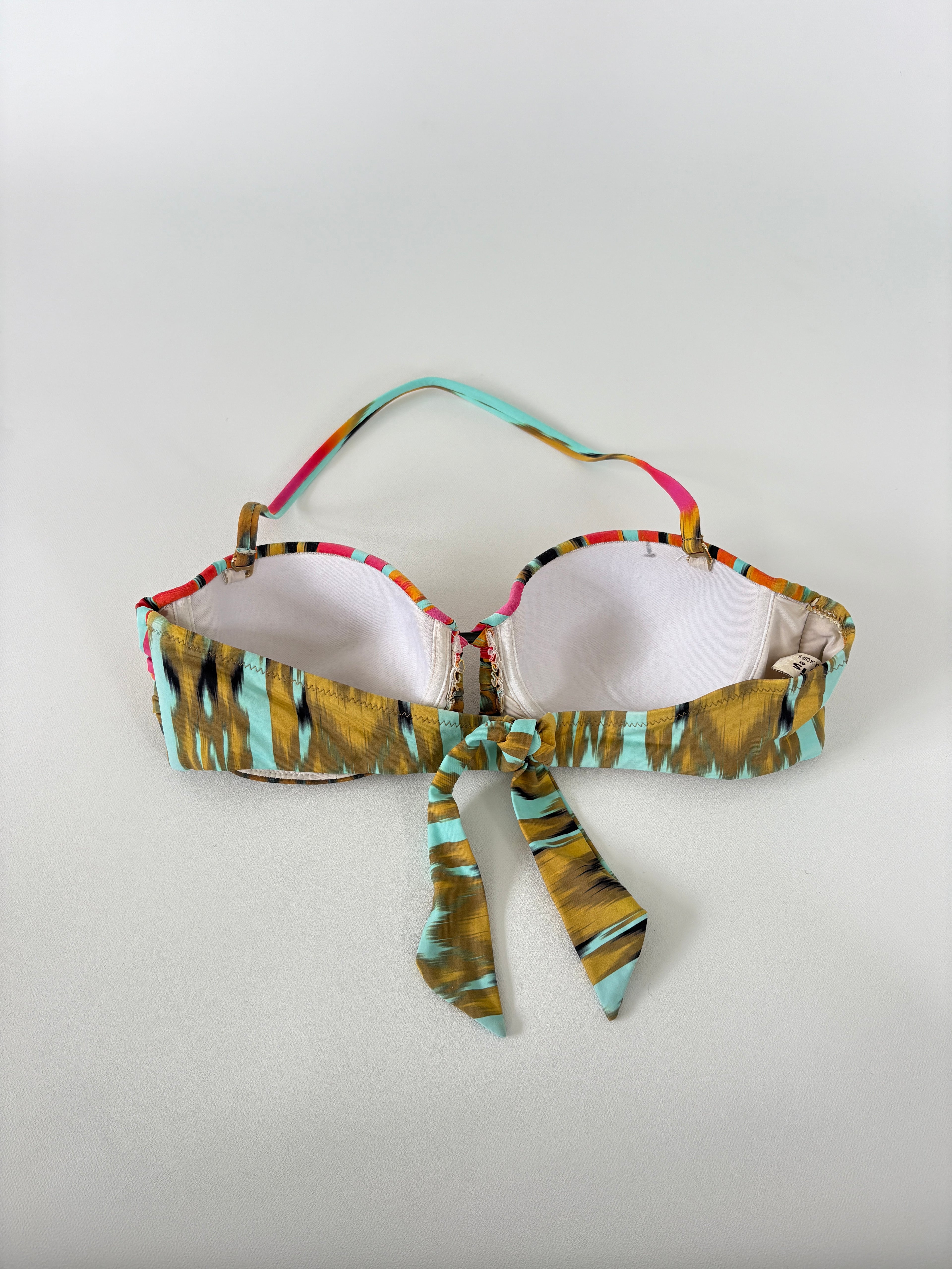 37 / Bold Moulded Cup Halter Bikini Top