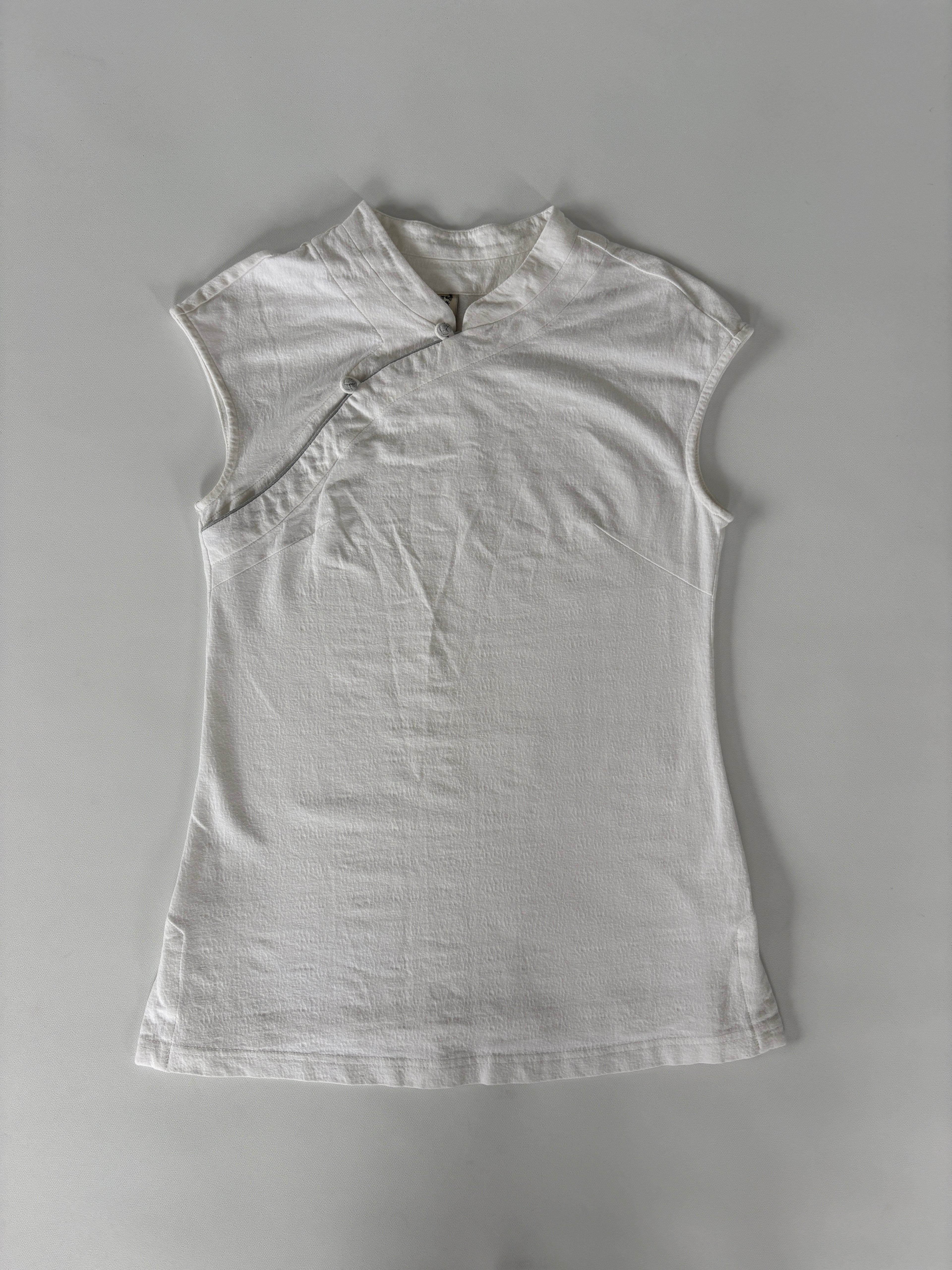 62 / White Cap Sleeve Top w/ Grey Knotted Buttons