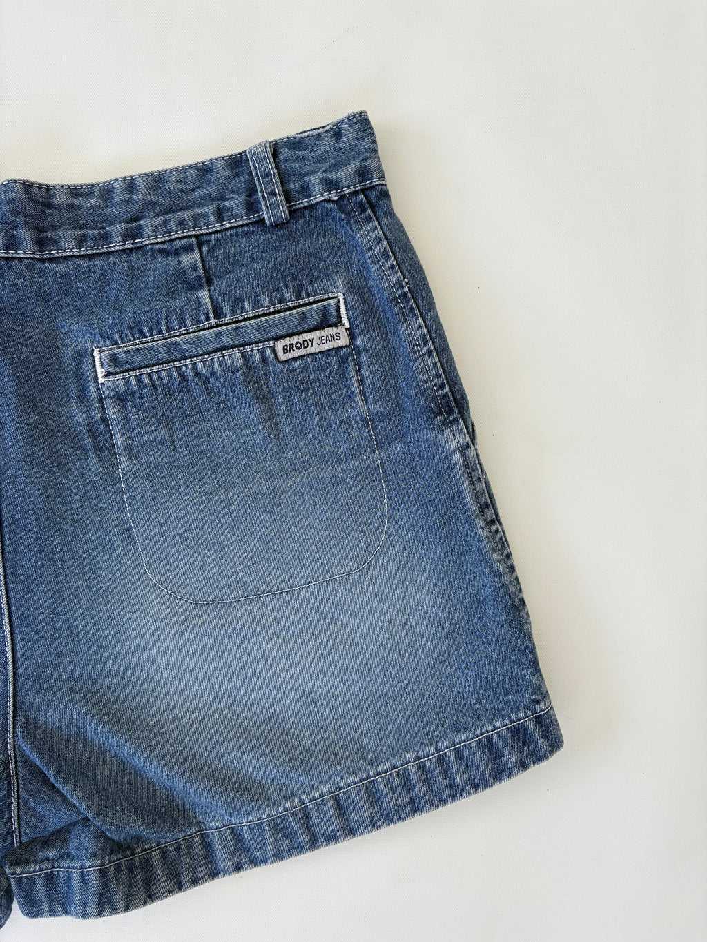 114 / Denim Shorts w/ Hook Clasp