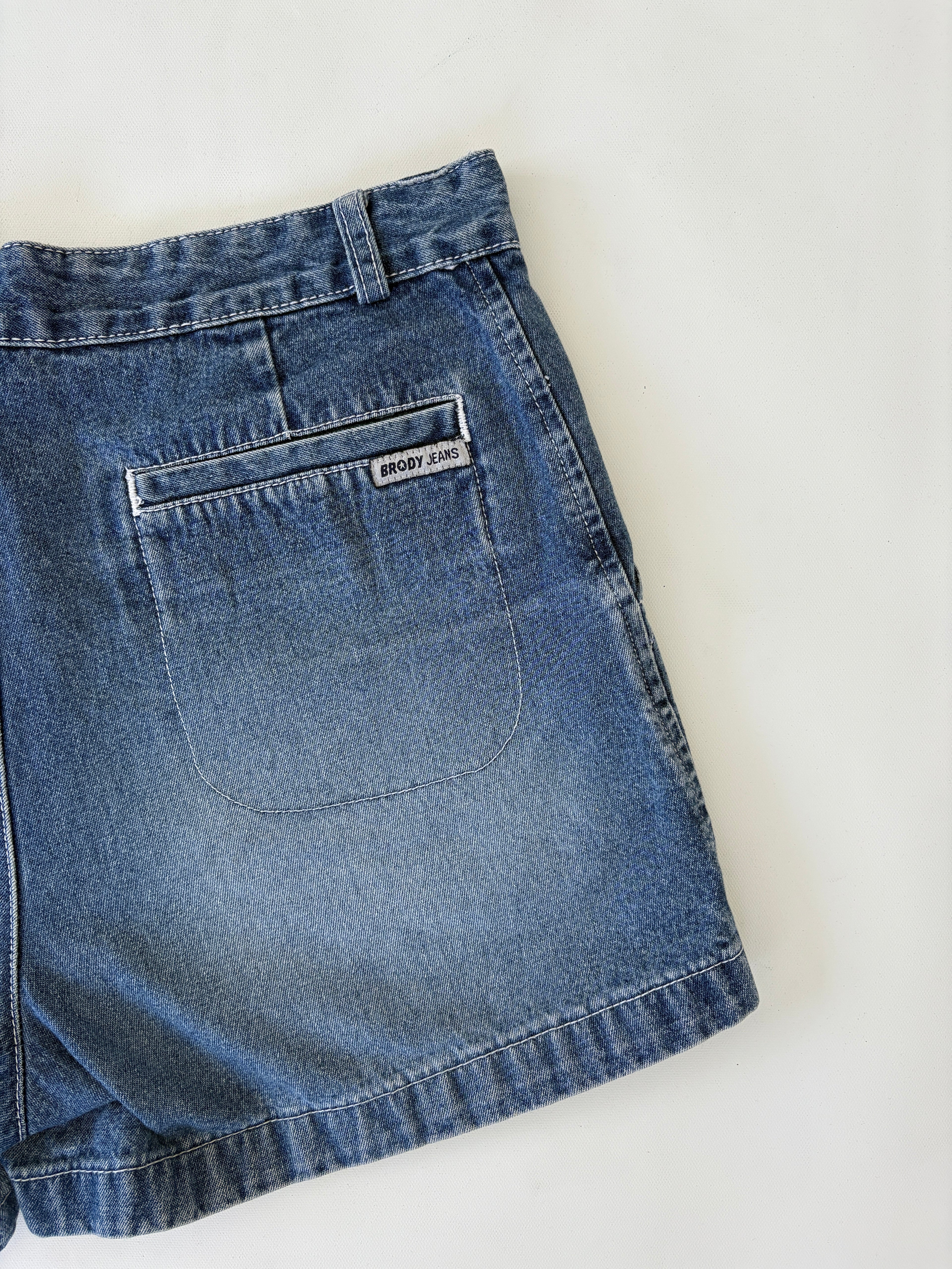 114 / Denim Shorts w/ Hook Clasp