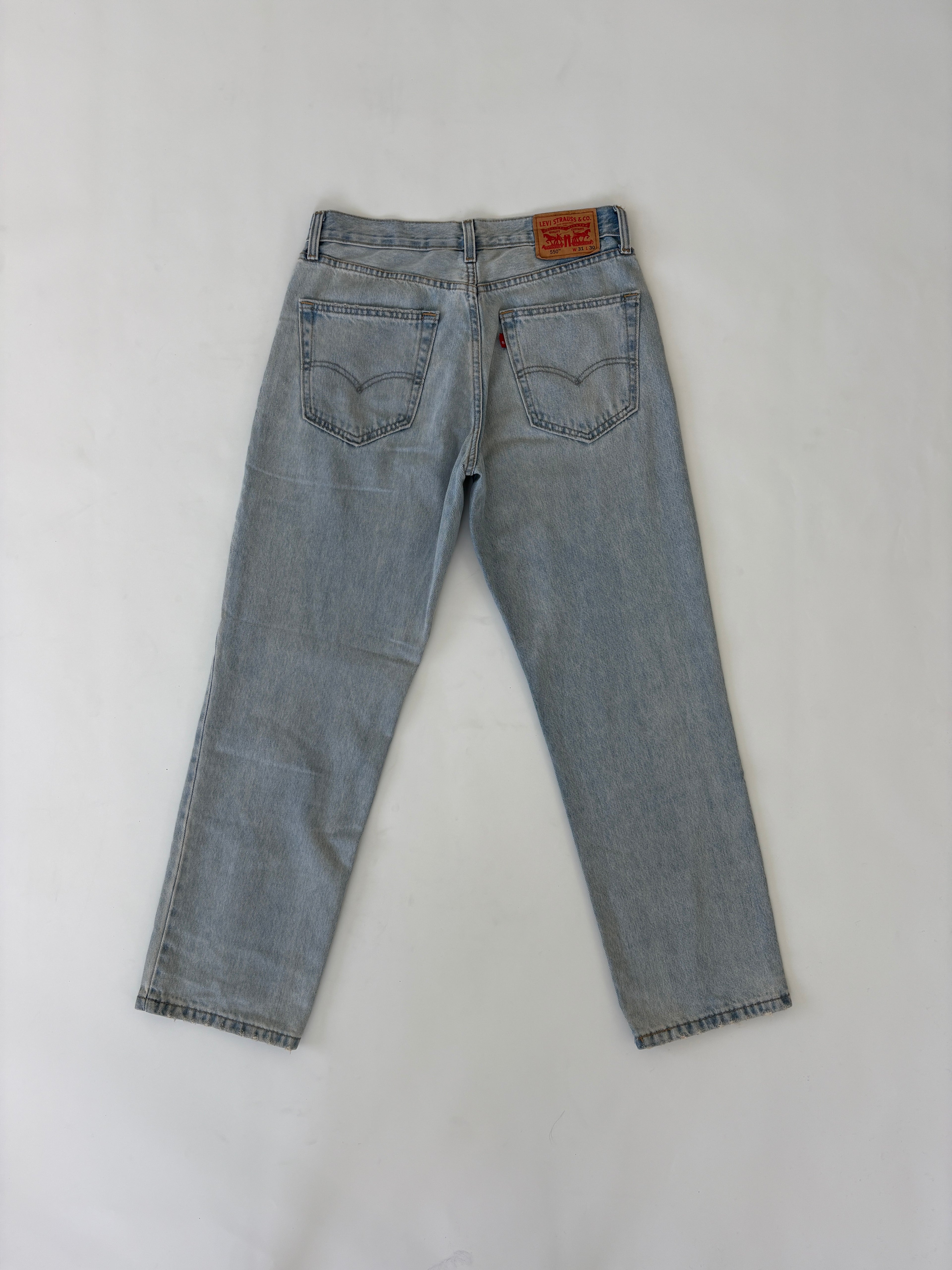 126 /  Light Wash Levi's 550 Jeans