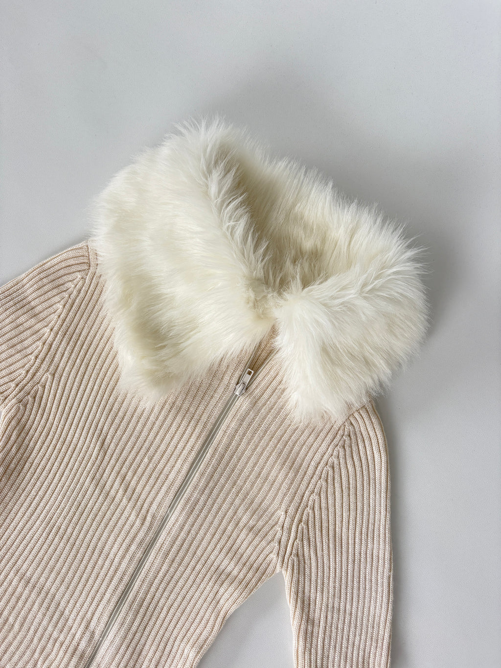 148 / Cream Ribbed Zip Up w/ Fur Collar