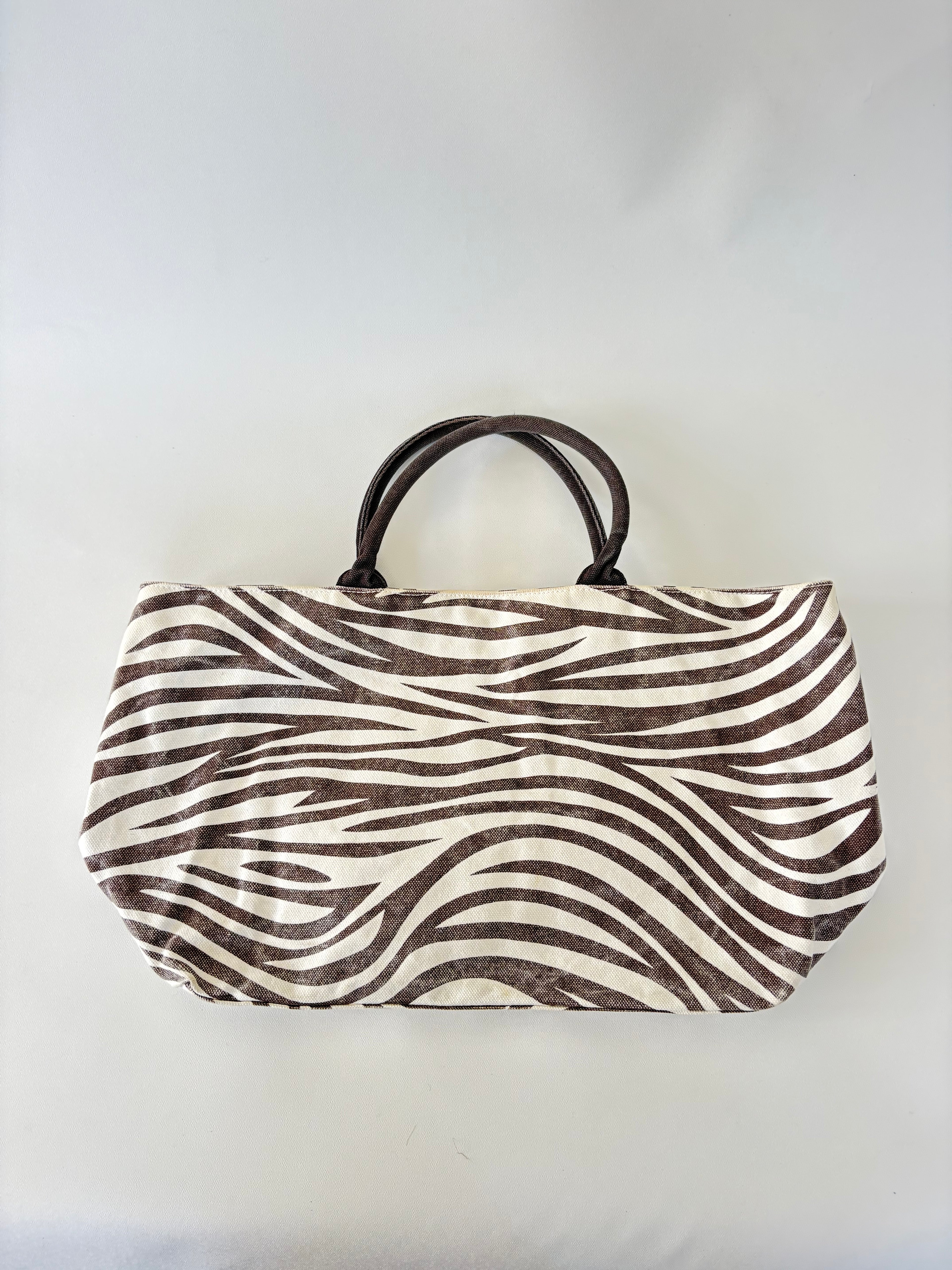 🔒 252 / Club Monaco Zebra Tote