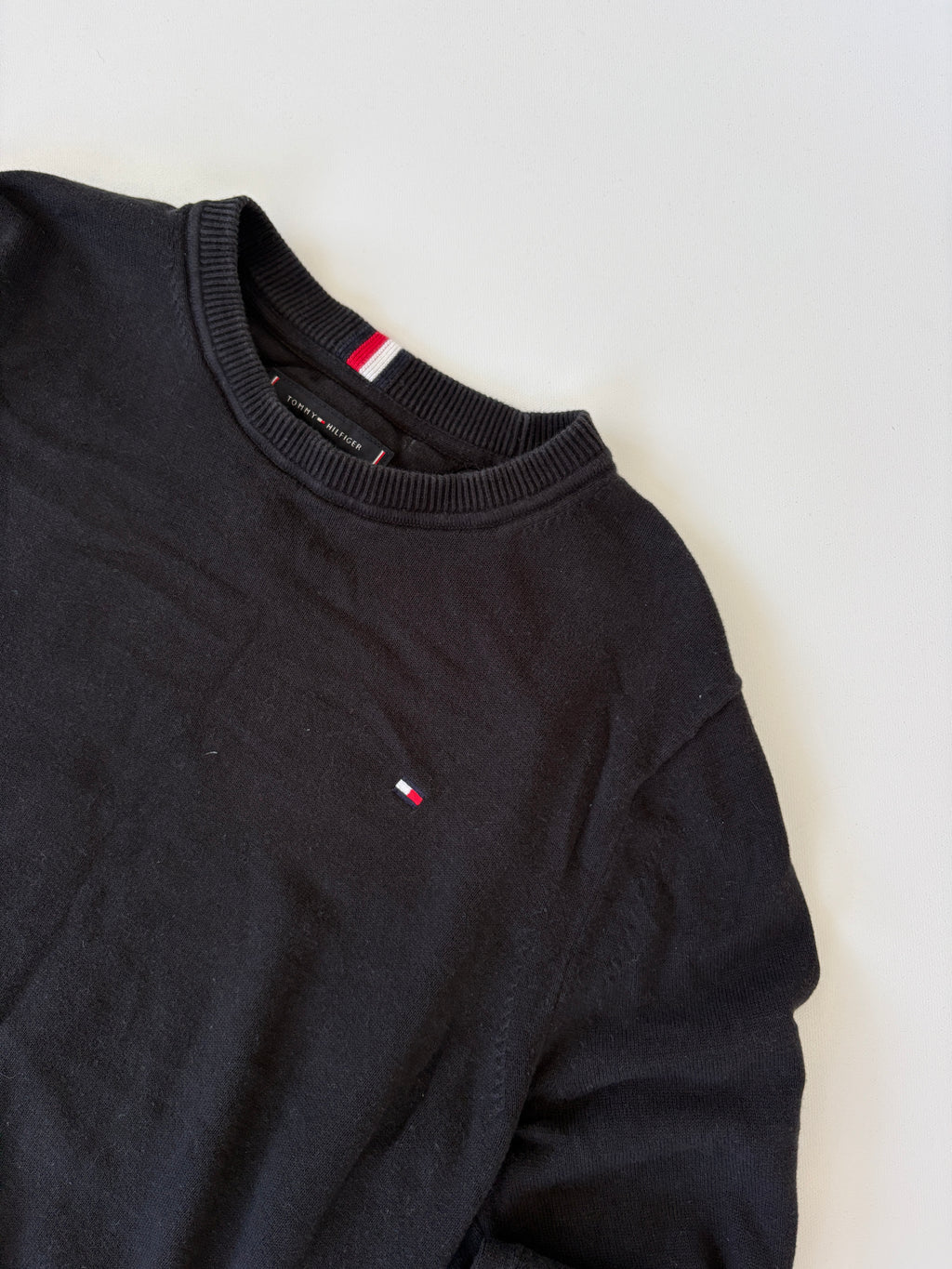 262 / Black Tommy Hilfiger Sweater