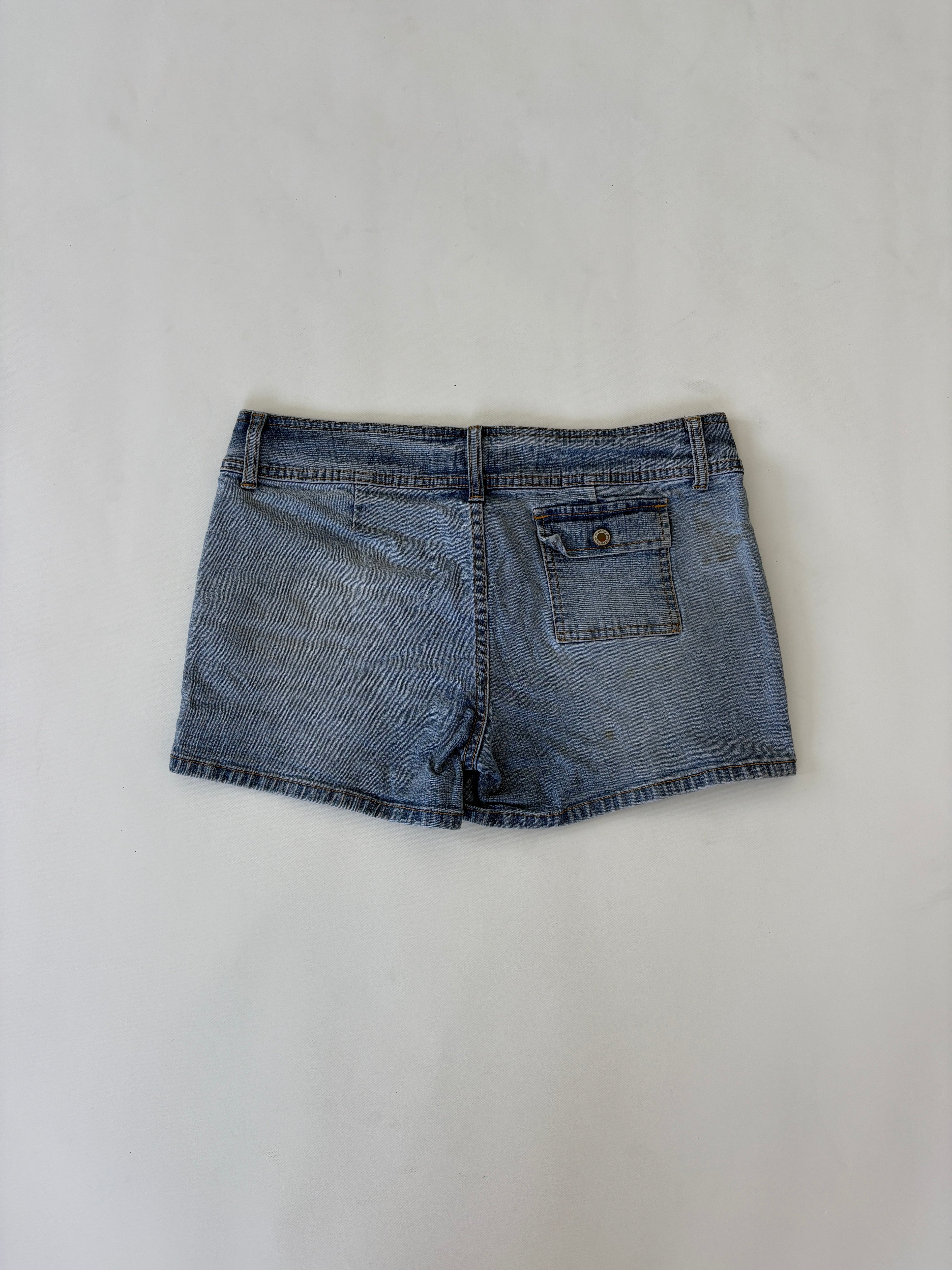 319 / Denim Mini Shorts w/ Pocket Detail