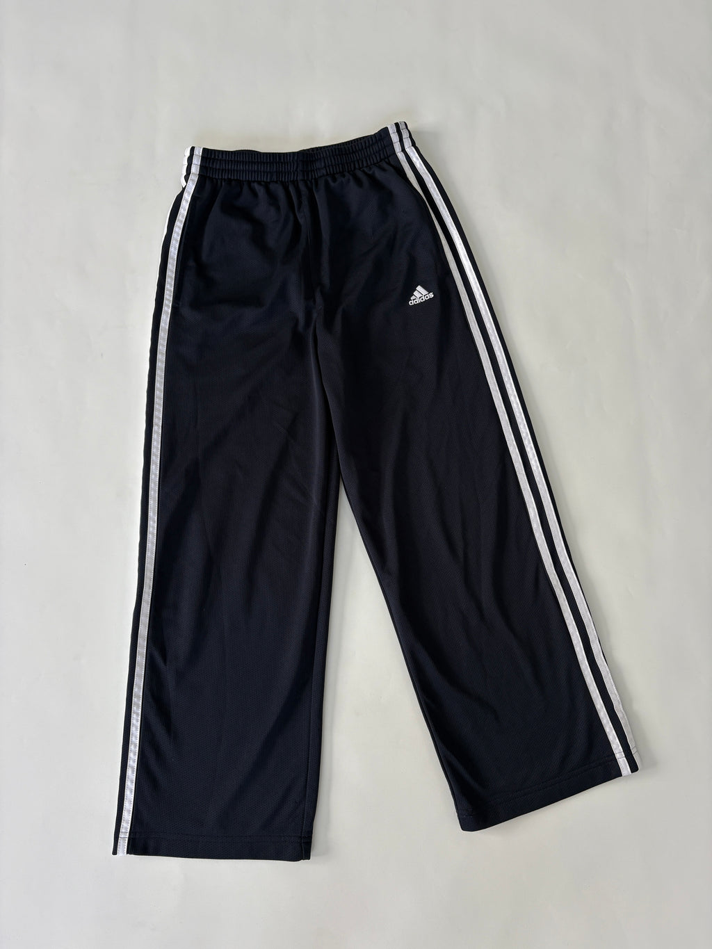325 / Navy Adidas Trackpants