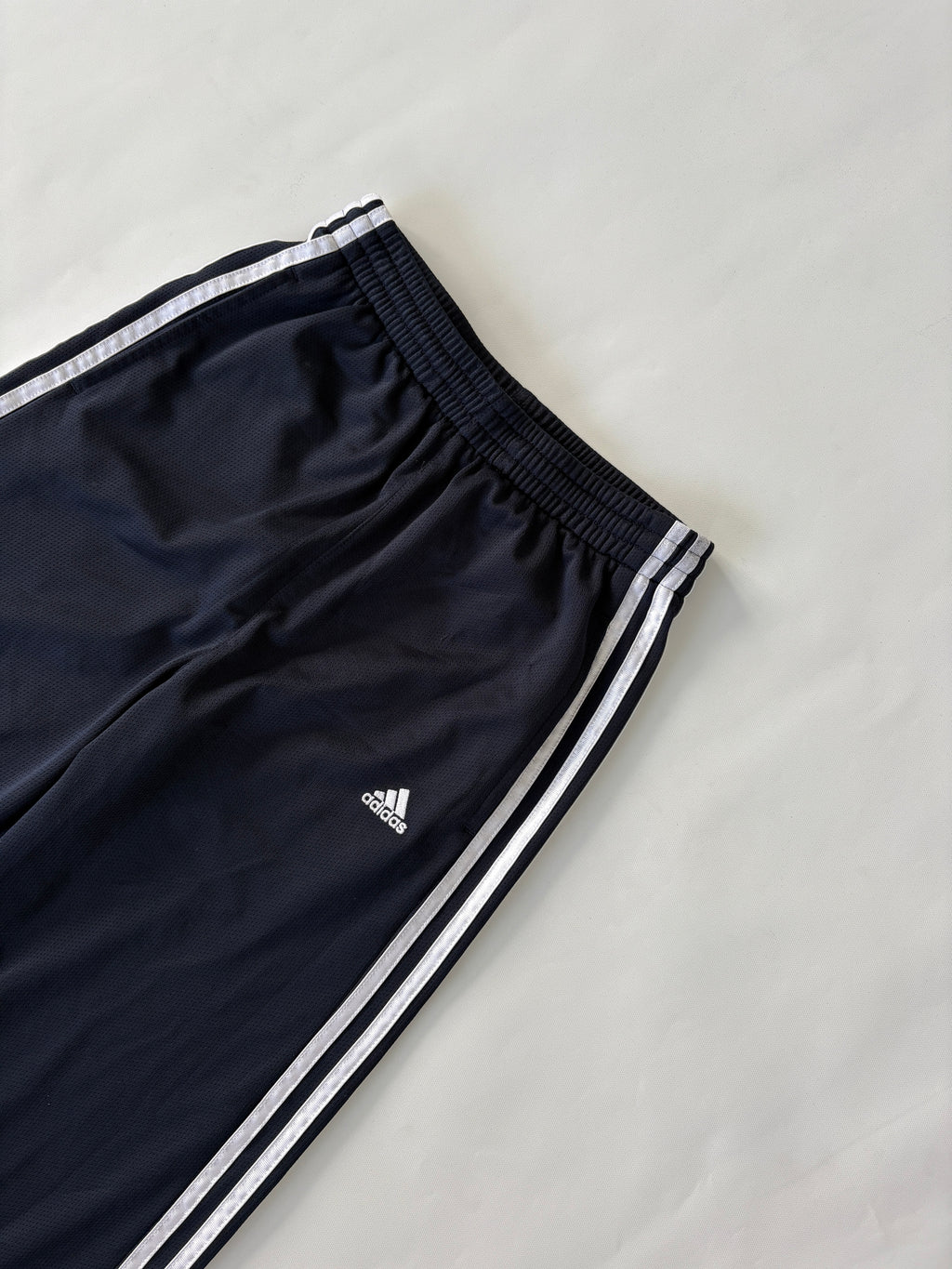 325 / Navy Adidas Trackpants