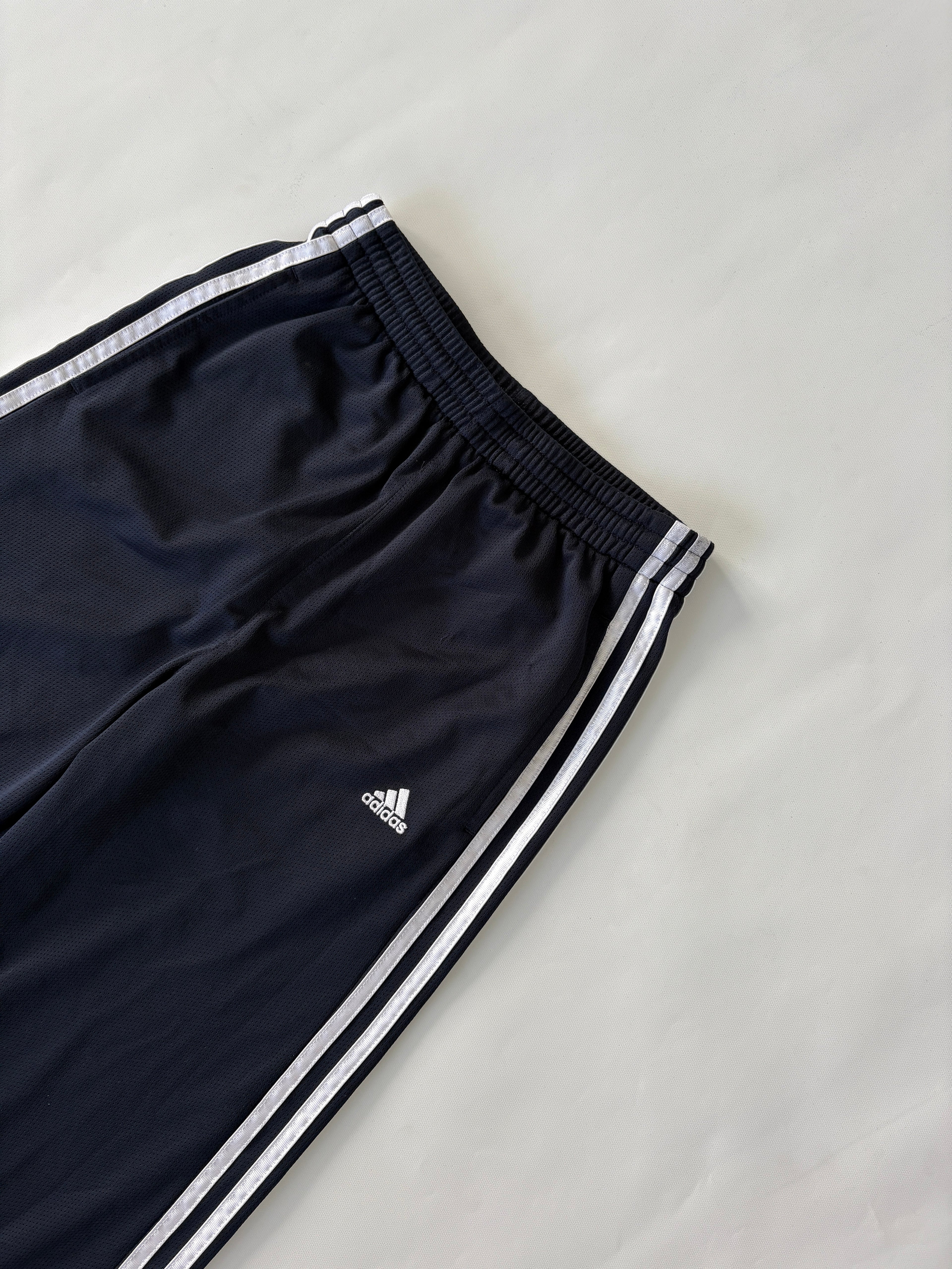325 / Navy Adidas Trackpants