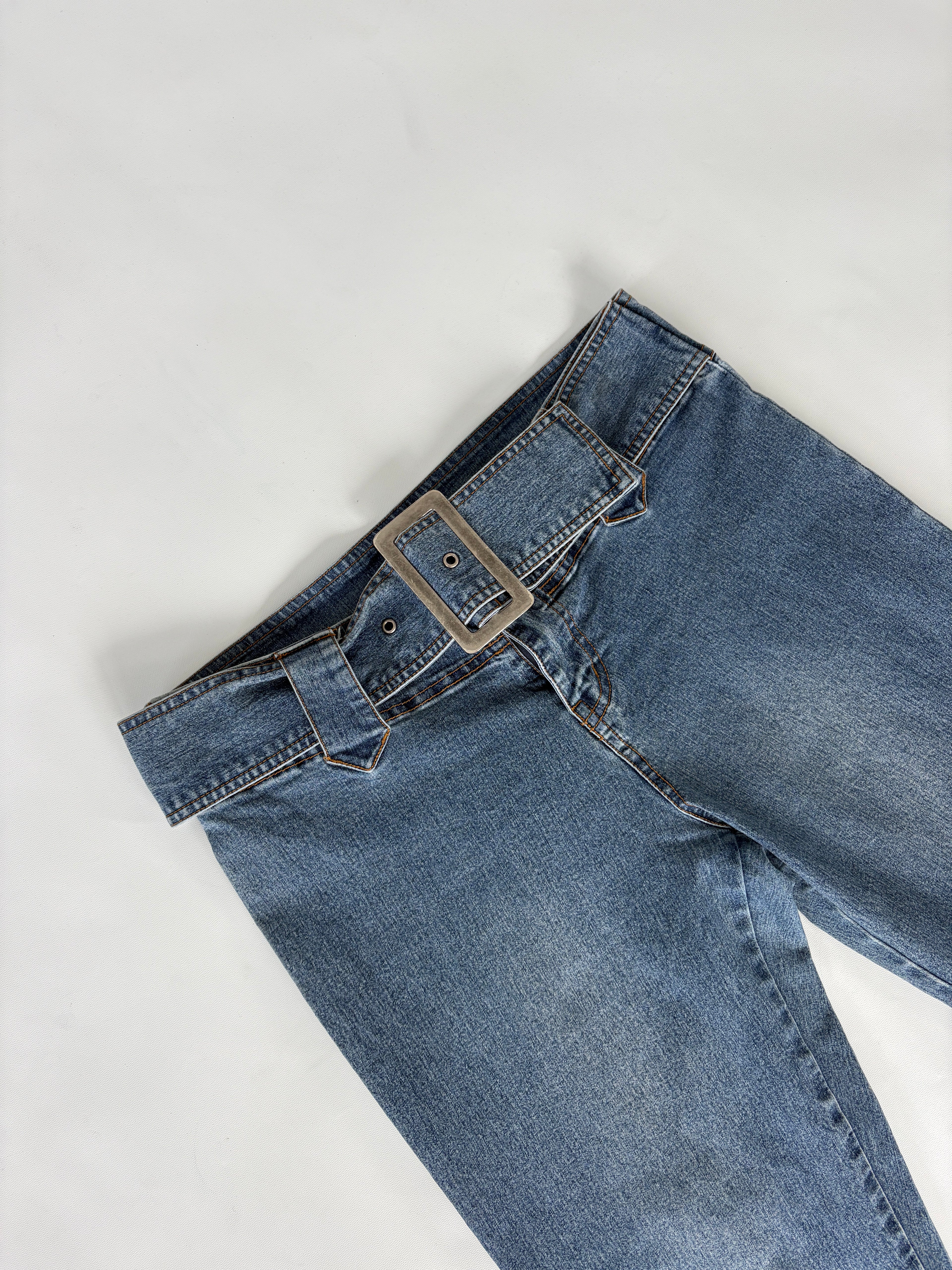 338 / Medium Wash Flare Jeans w/ Belt Buckle
