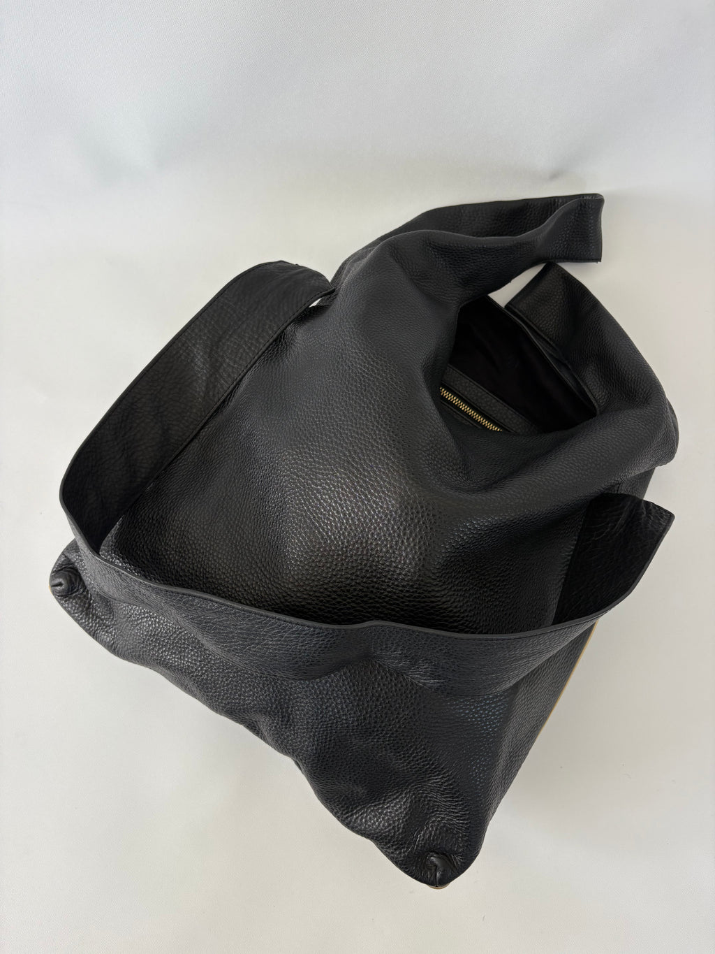 352 / Black Bag w/ Metal Hardware