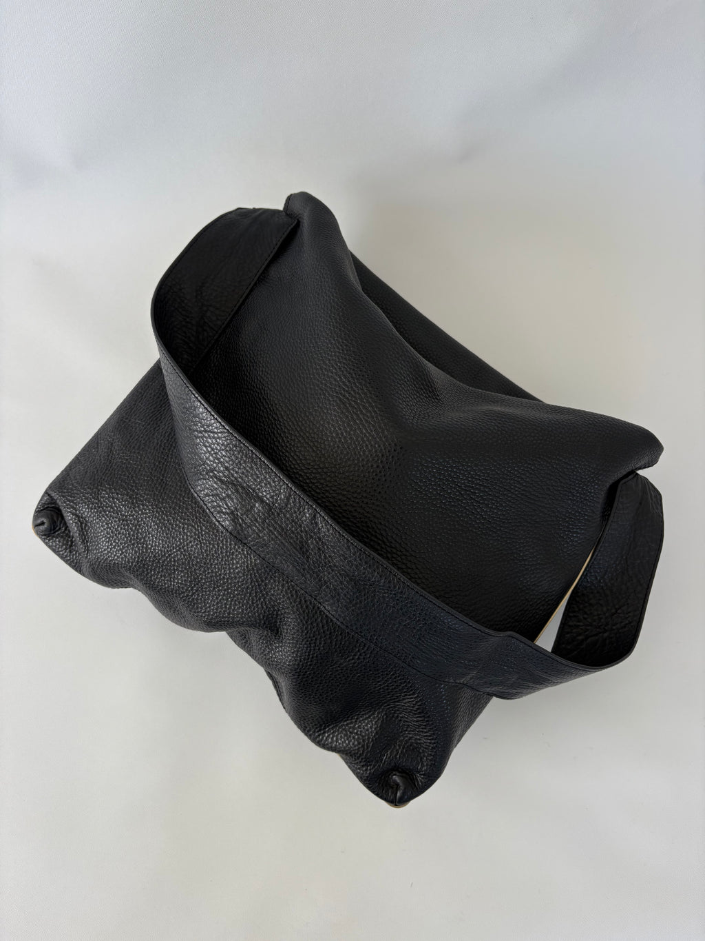 352 / Black Bag w/ Metal Hardware