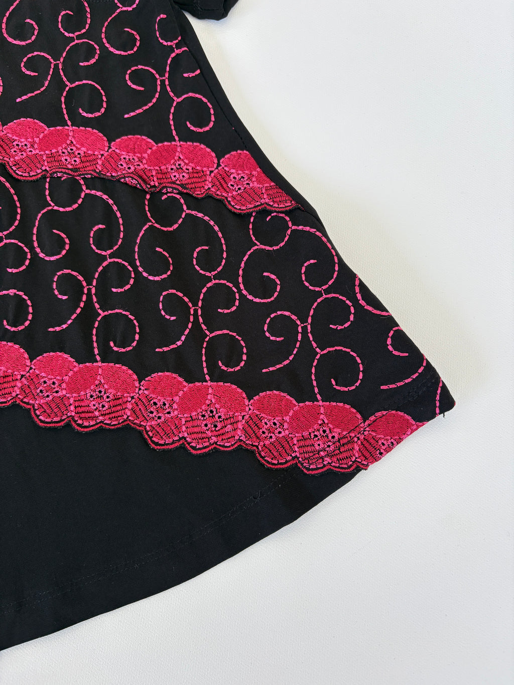 431 / Vintage V-Neck Short Slevee w/ Pink Stitching