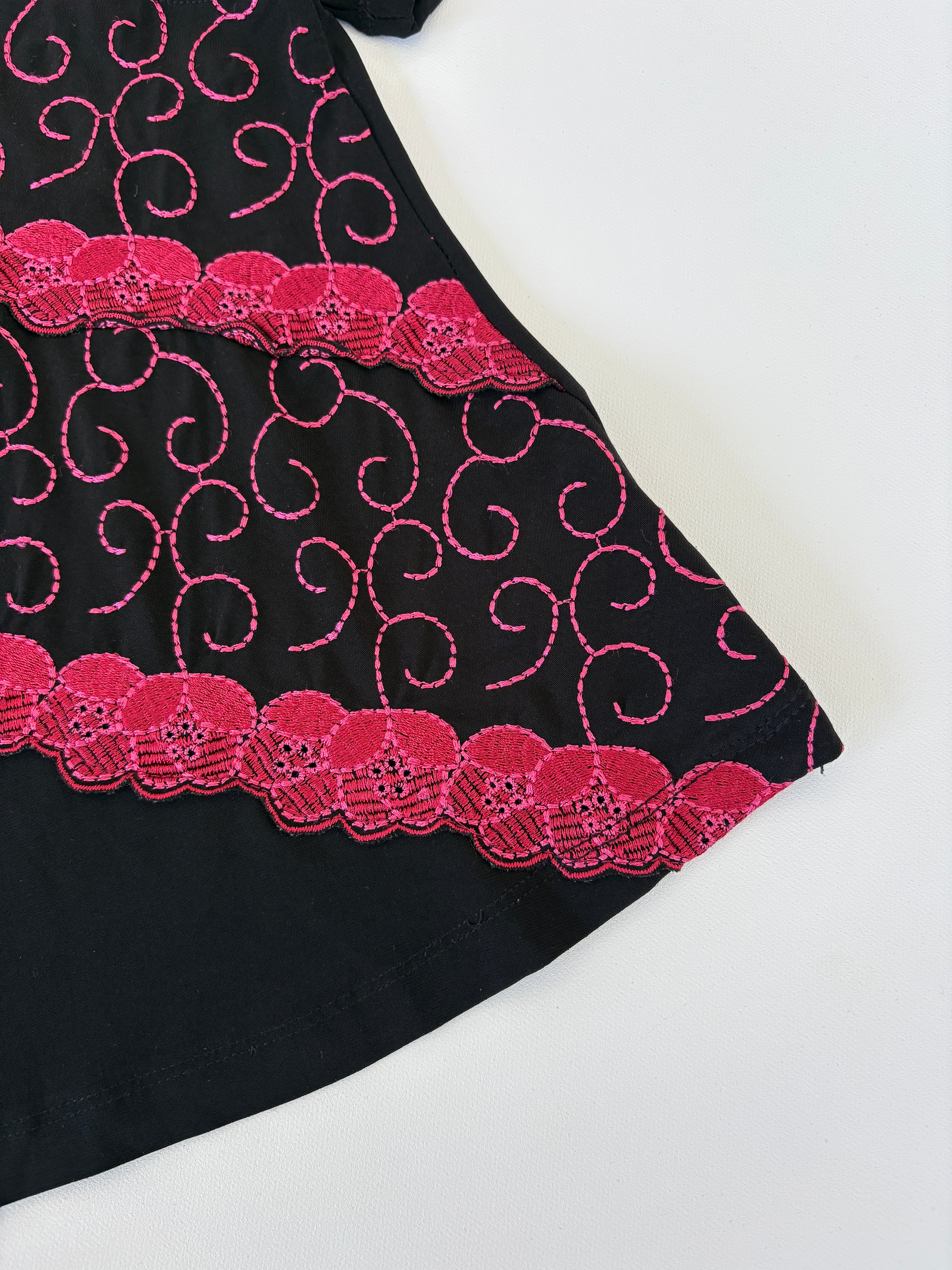 431 / Vintage V-Neck Short Slevee w/ Pink Stitching