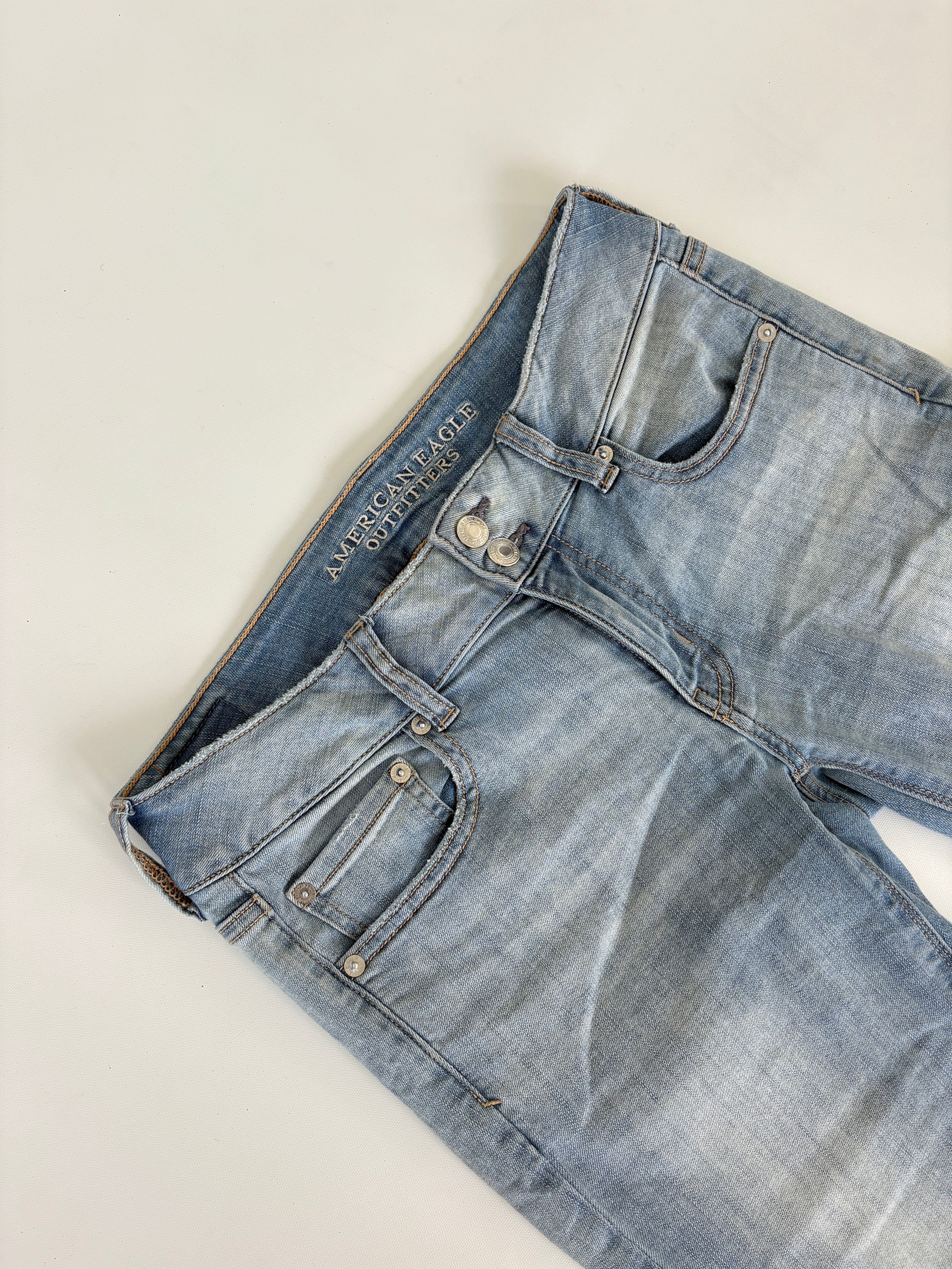 446 / Light Wash Mini Flare American Eagle Jeans w/ Double Button