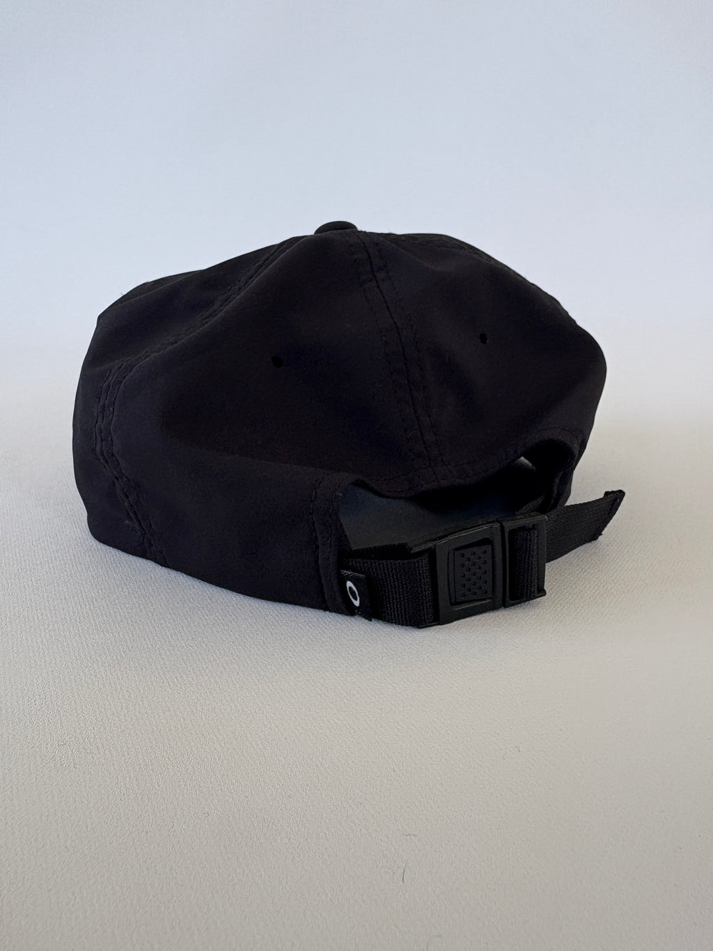 466 / Black Oakley Hat