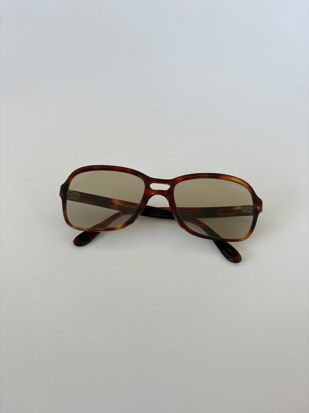 476 / Green Lens Tortoise Shell Frame Sunglasses
