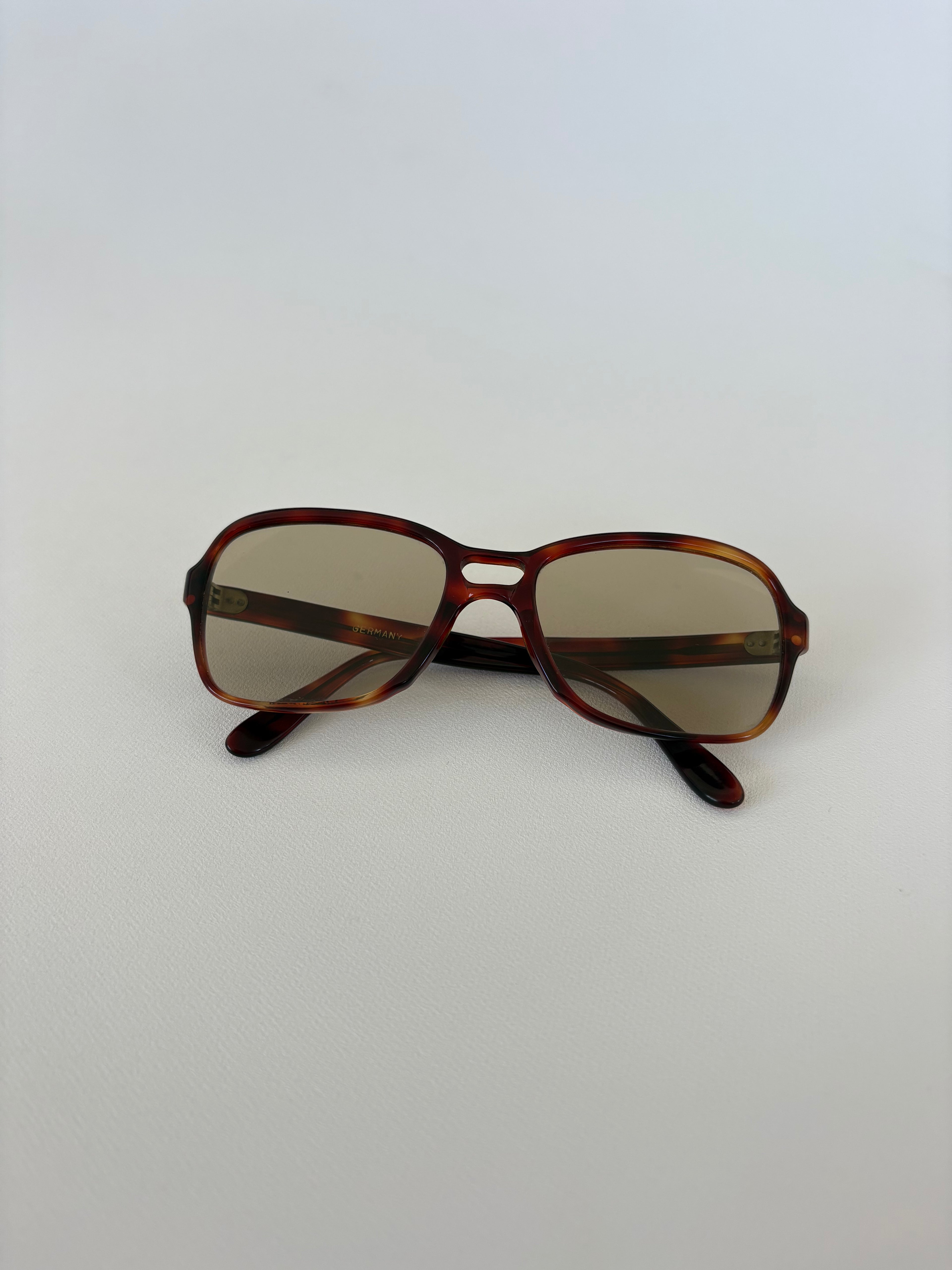 476 / Green Lens Tortoise Shell Frame Sunglasses