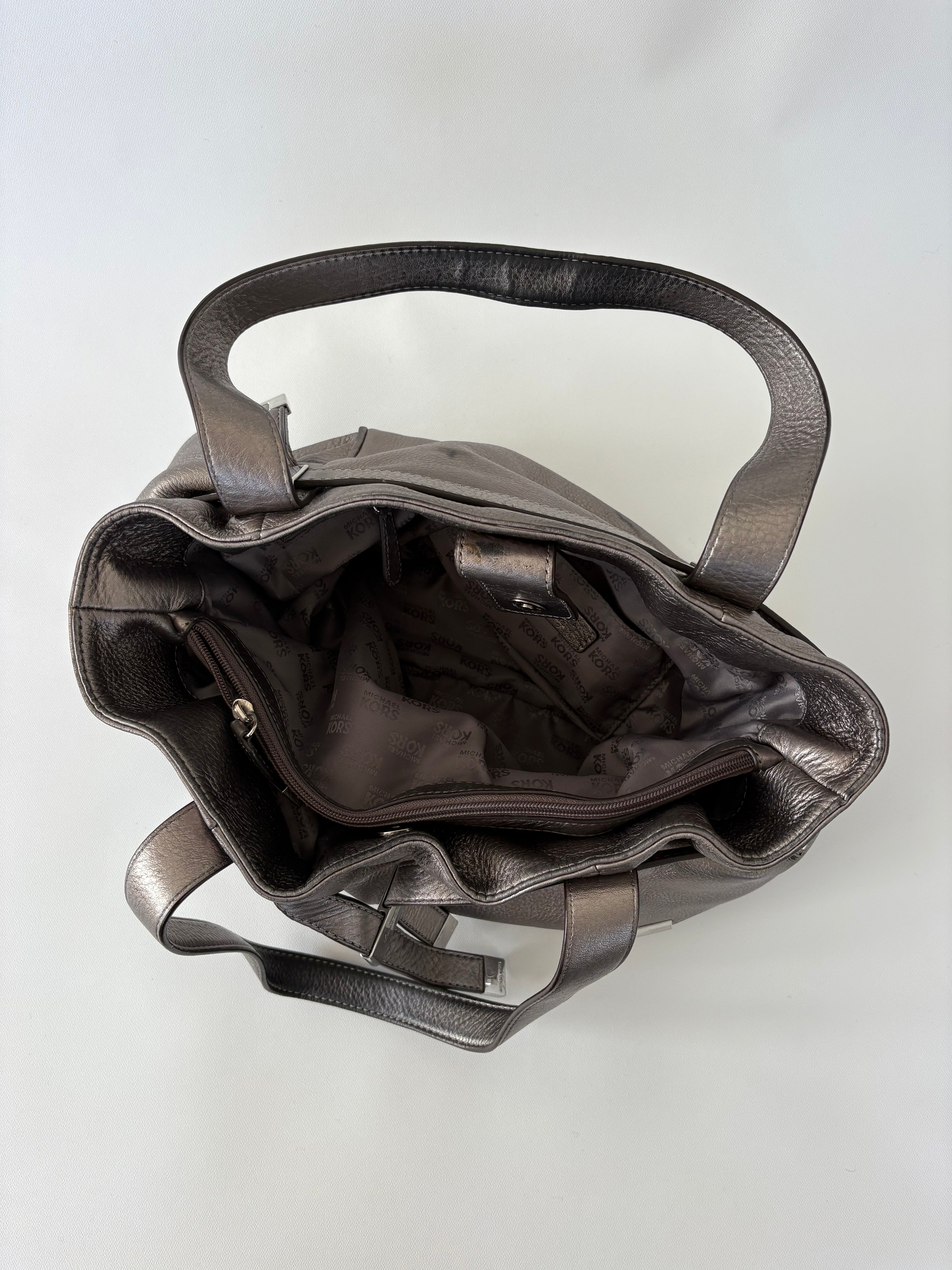529 / Grey Micheal Kors Bag w/ Silver Hardware