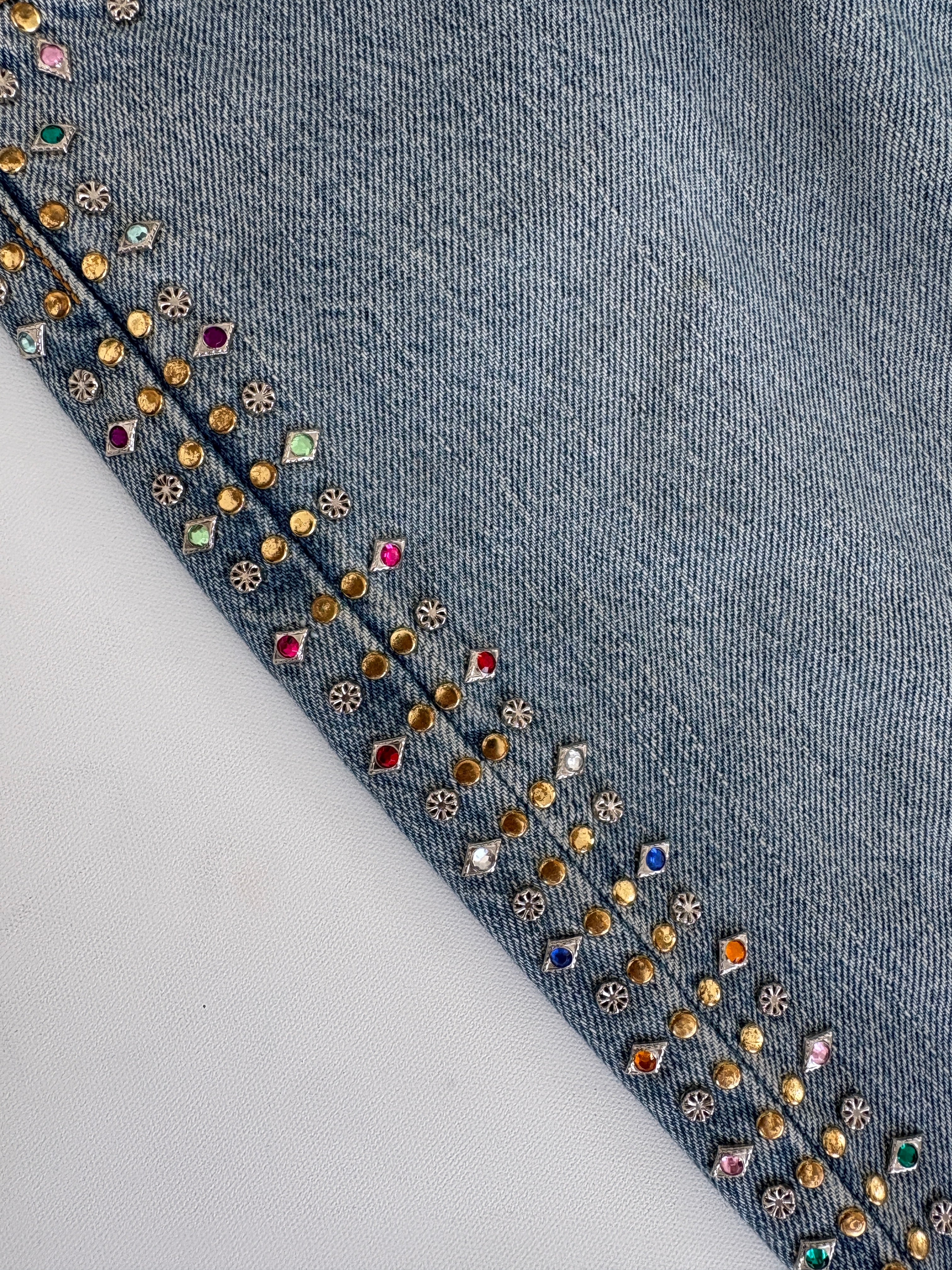 530 / Light Wash Flare Jeans w/ Bejewlled Seams