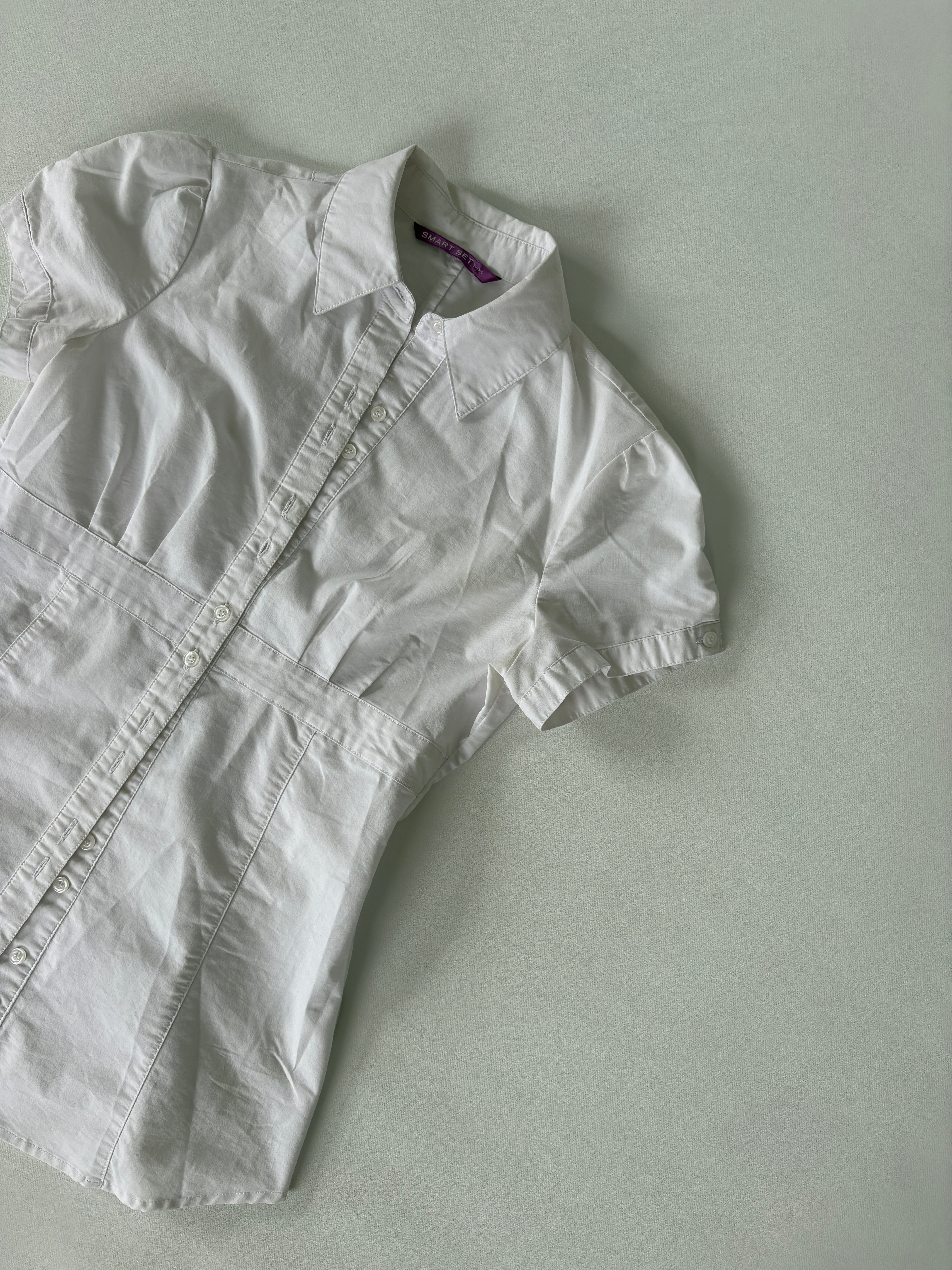 532 / White Smart Set Short Sleeve Button Up Shirt