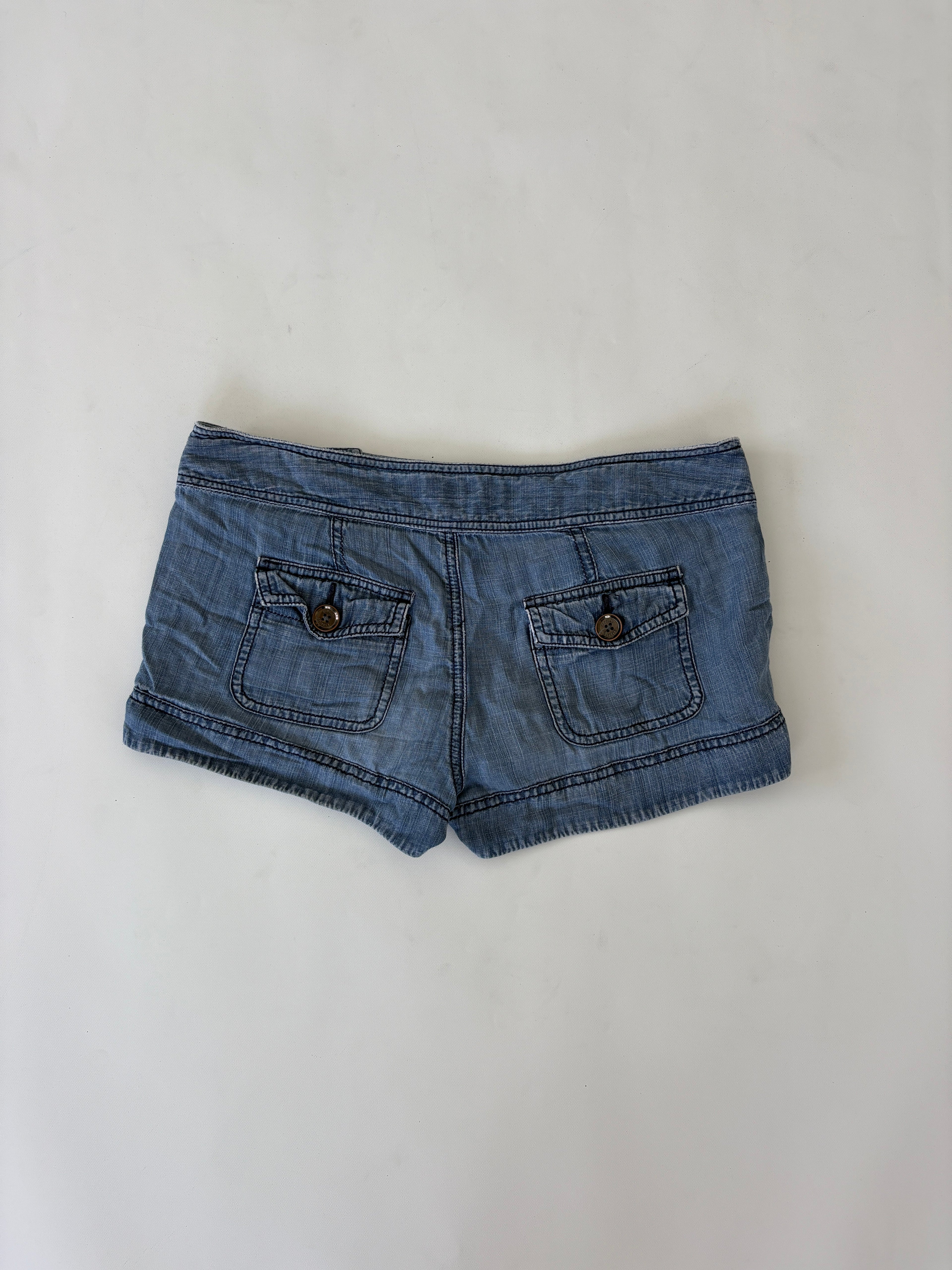 540 / Denim Micro Shorts w/ Button Detailing
