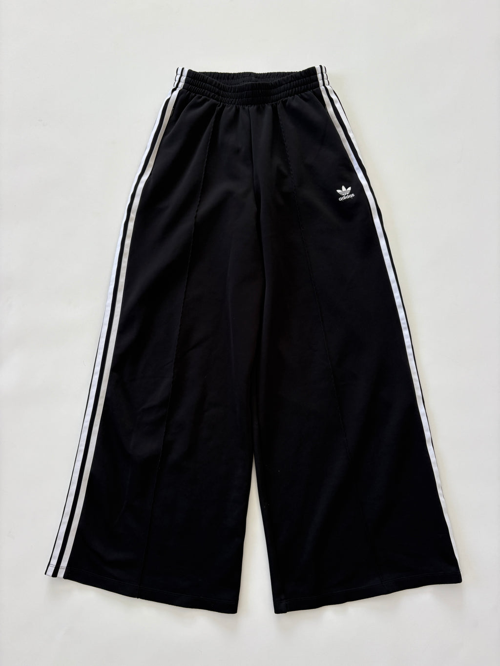 🔒 556 / Adidas Wide Leg Trackpants