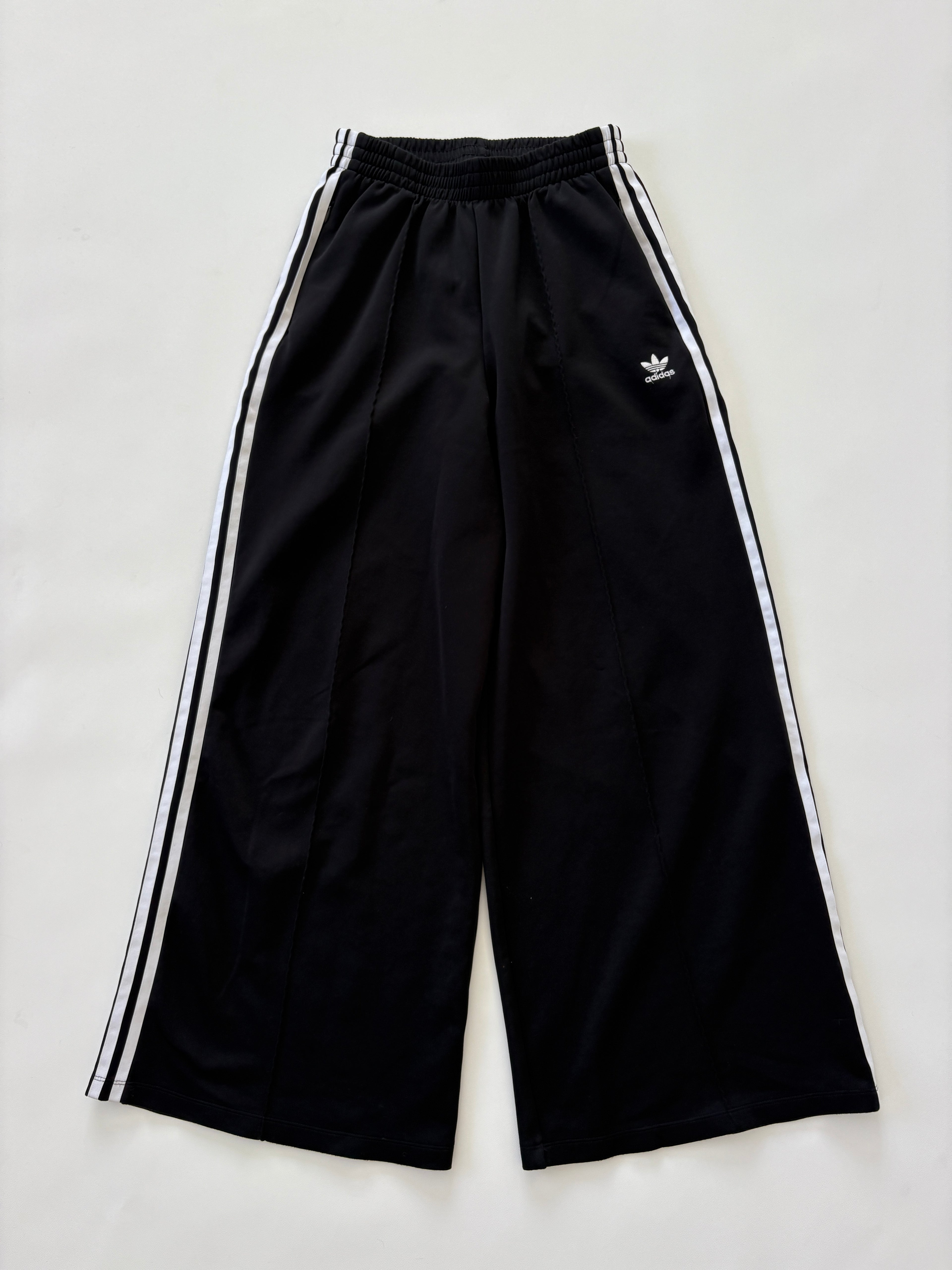 🔒 556 / Adidas Wide Leg Trackpants