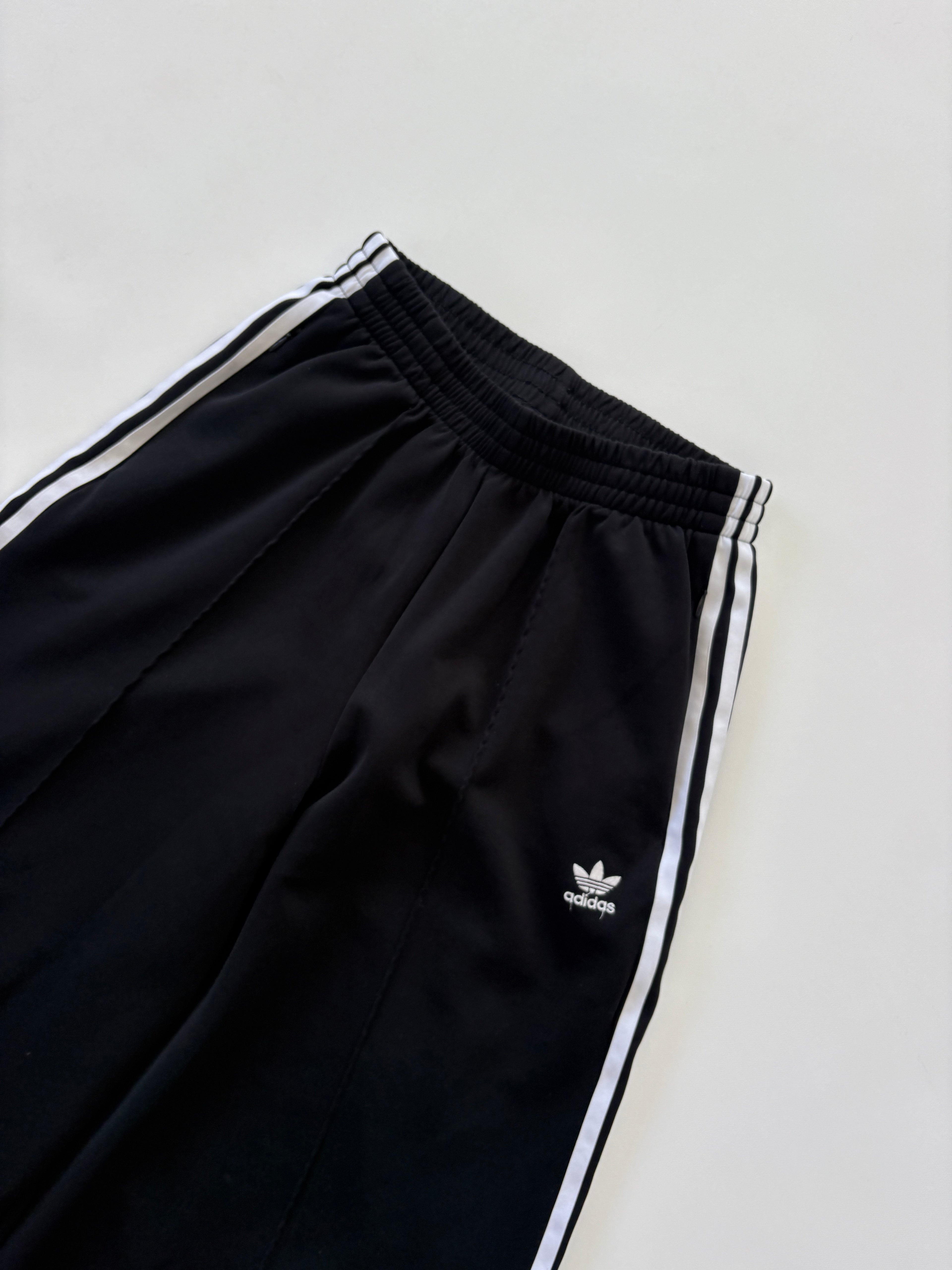 🔒 556 / Adidas Wide Leg Trackpants