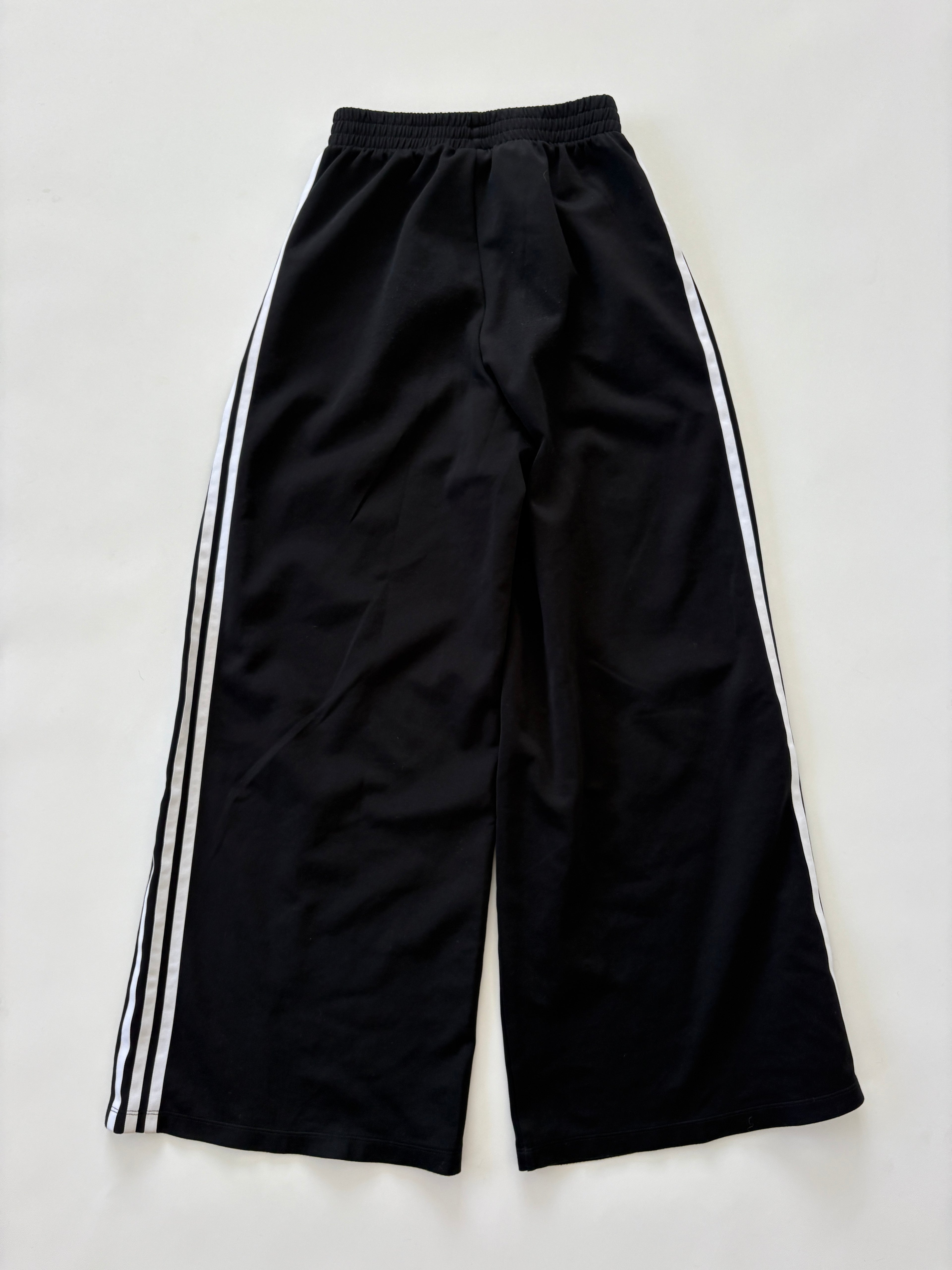 🔒 556 / Adidas Wide Leg Trackpants