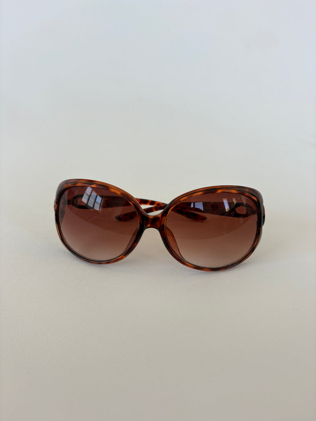 561 / Brown Oval Sunglasses