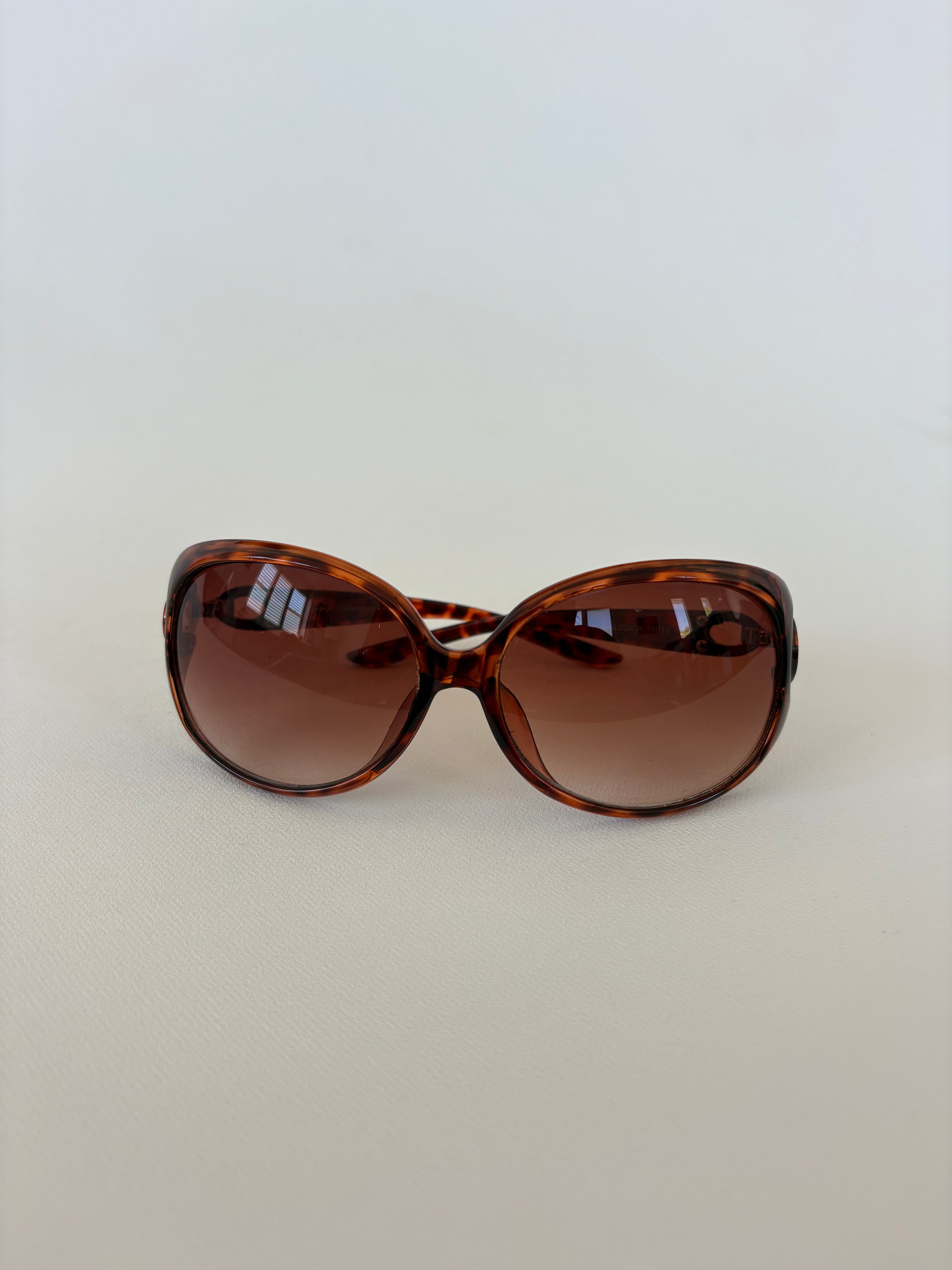 561 / Brown Oval Sunglasses