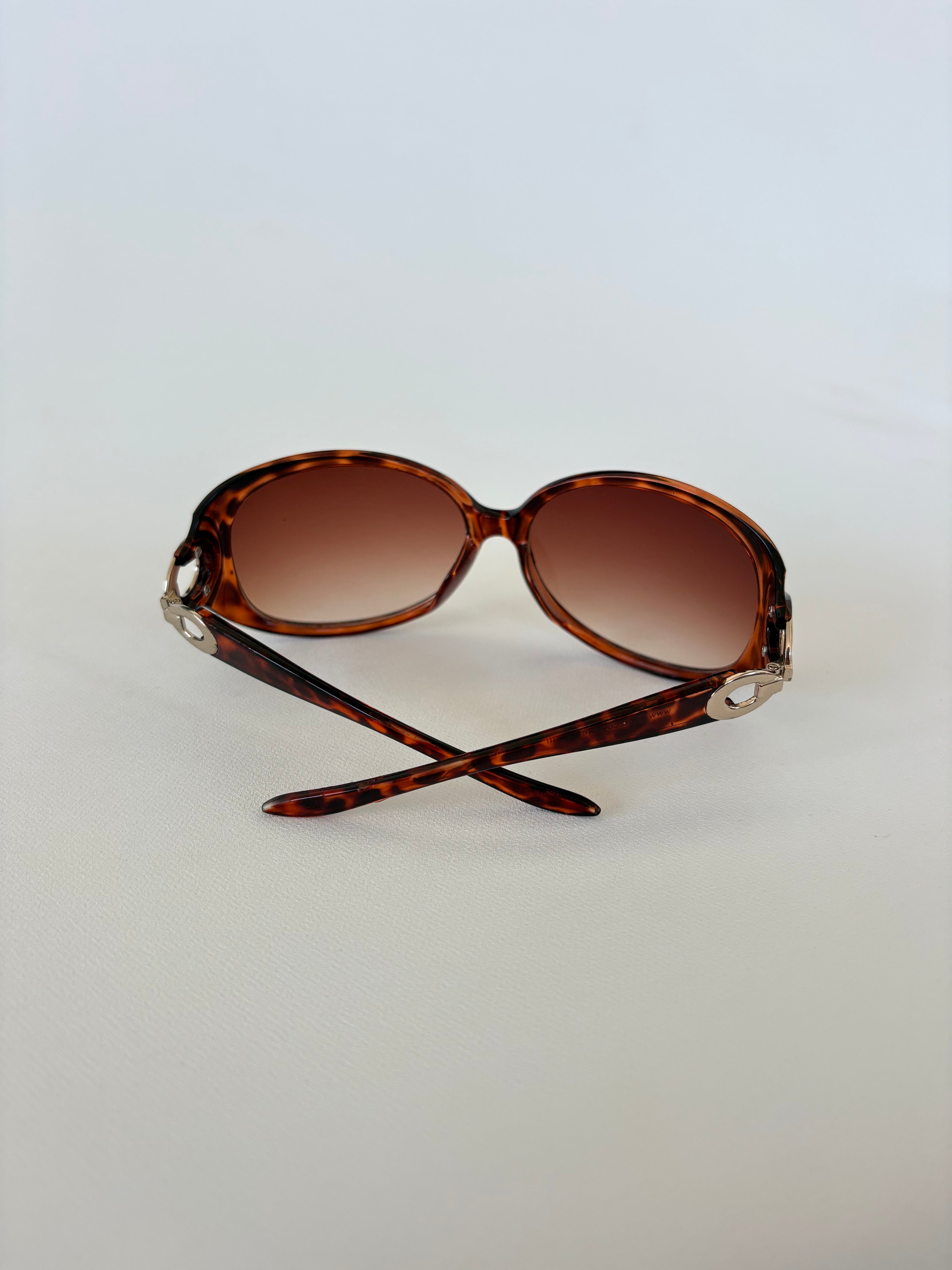 561 / Brown Oval Sunglasses