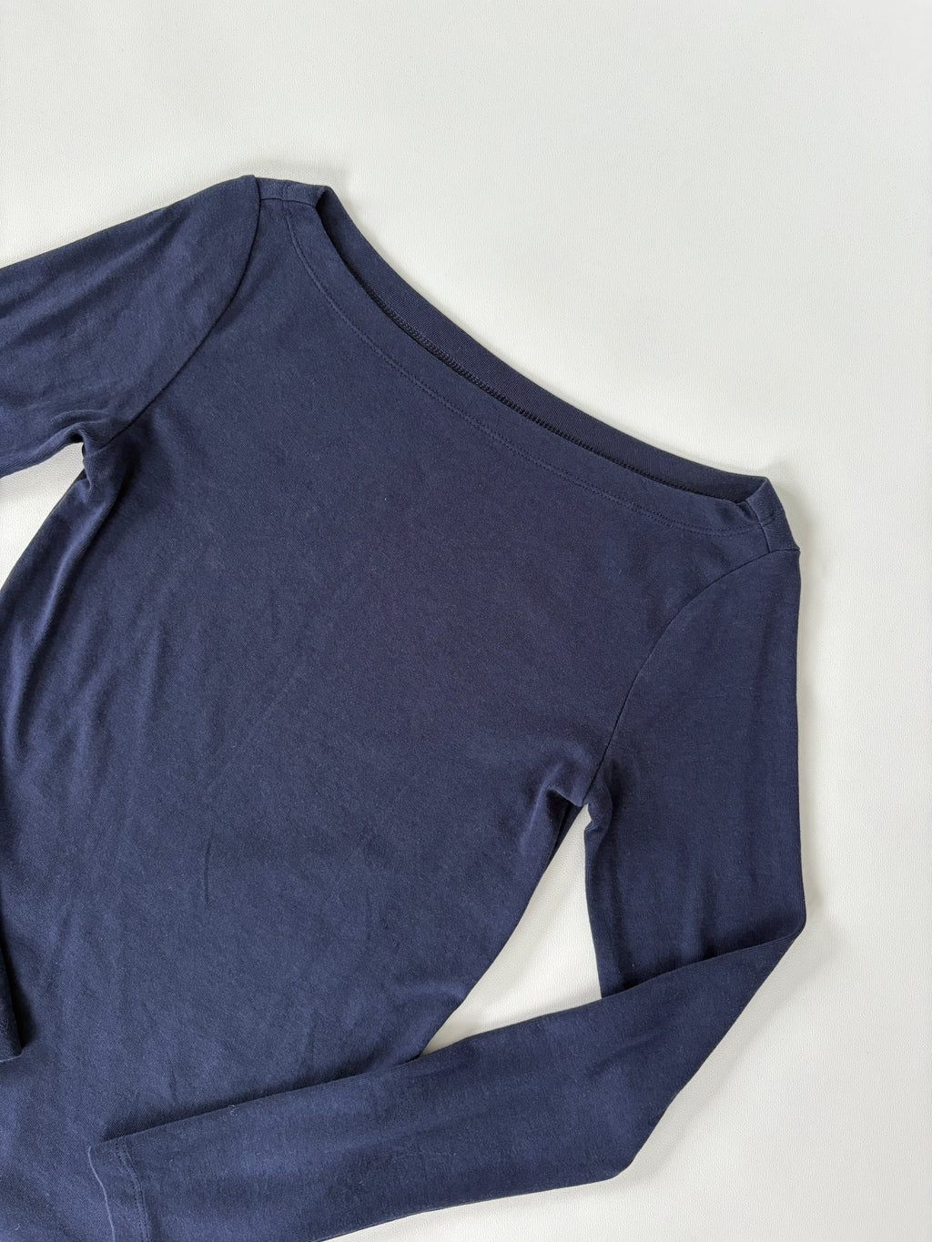 568 / Navy Gap Boat Neck Long Sleeve