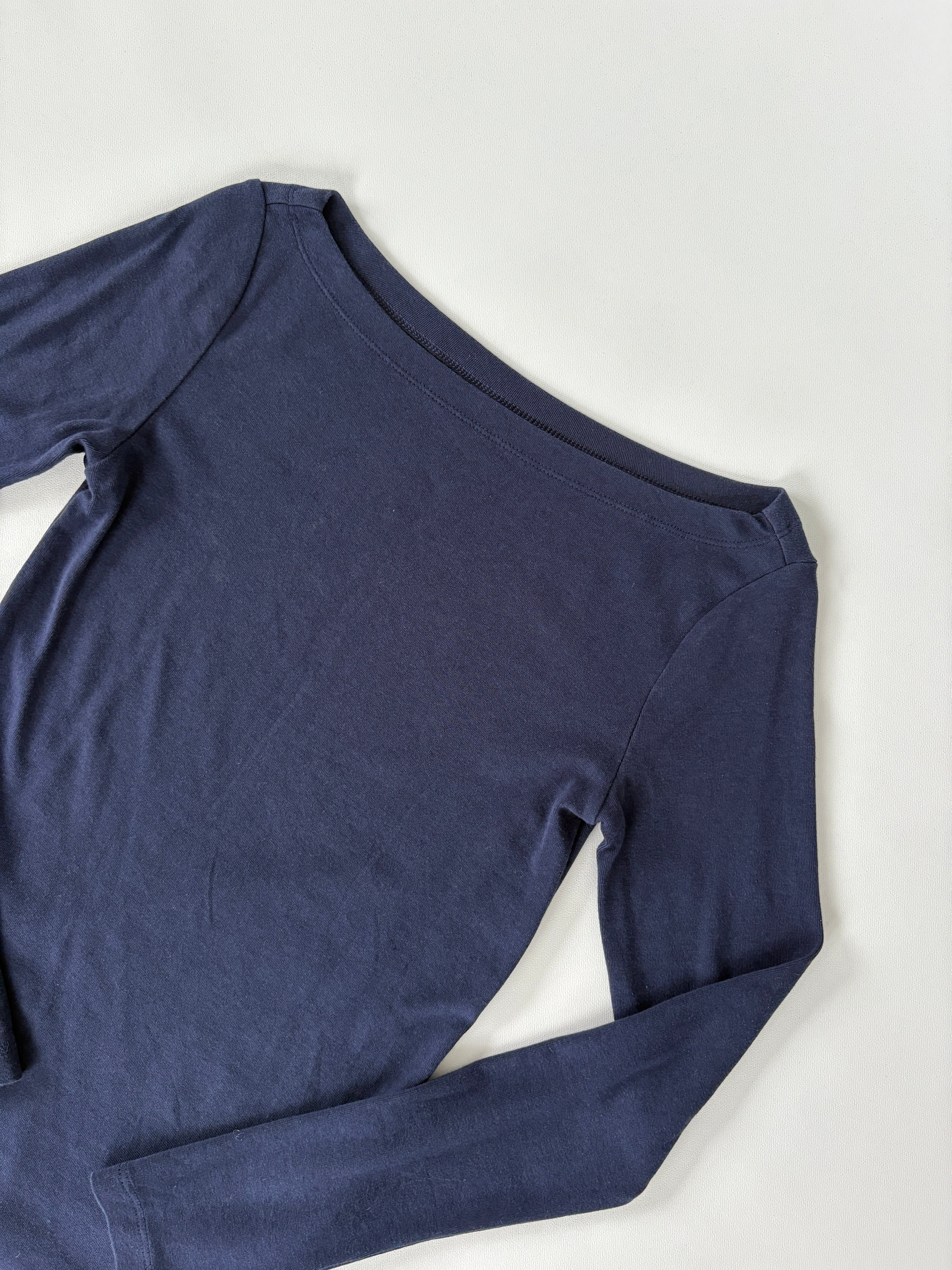 568 / Navy Gap Boat Neck Long Sleeve