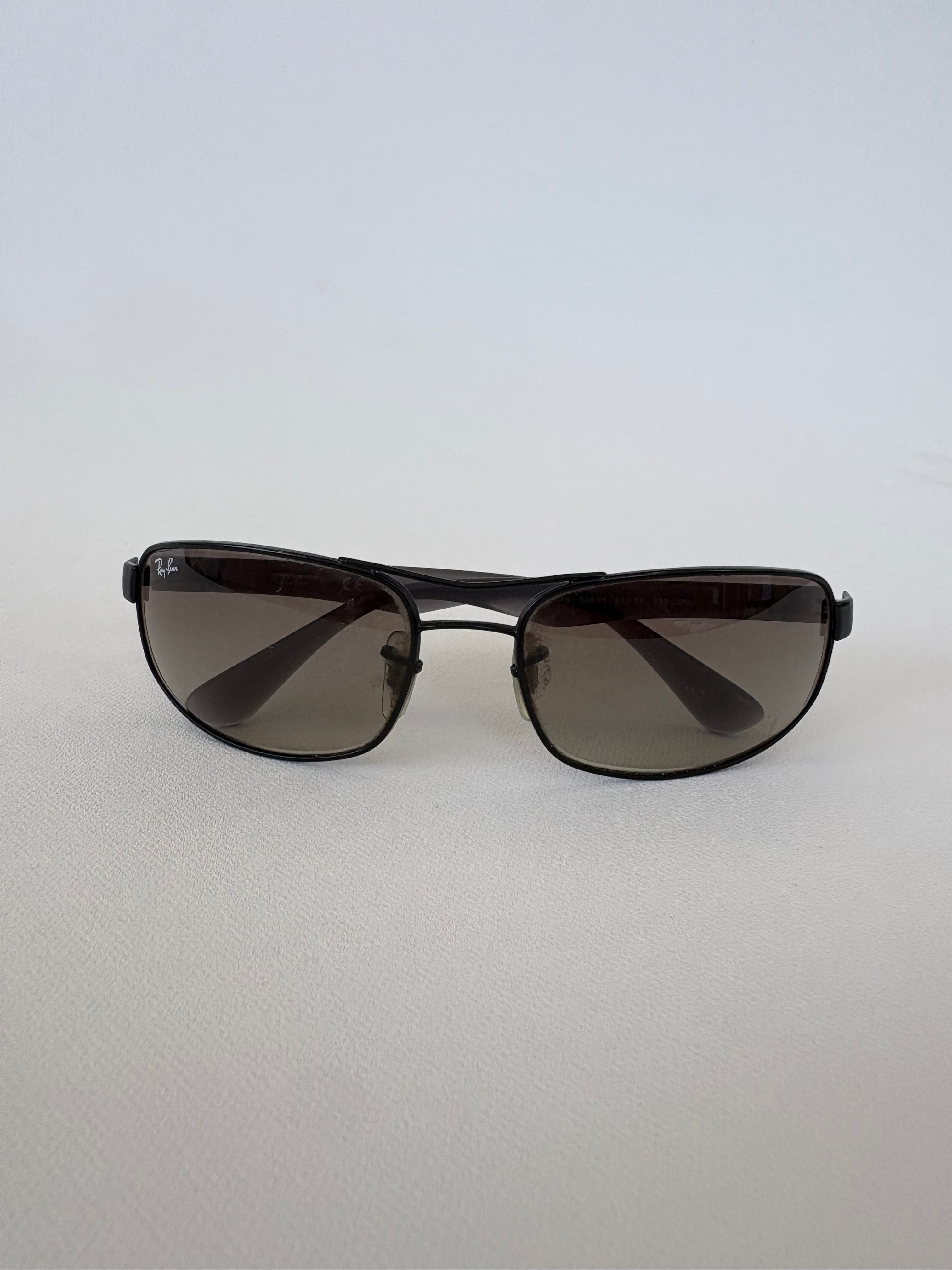 613 / Black Rayban Sunglasses