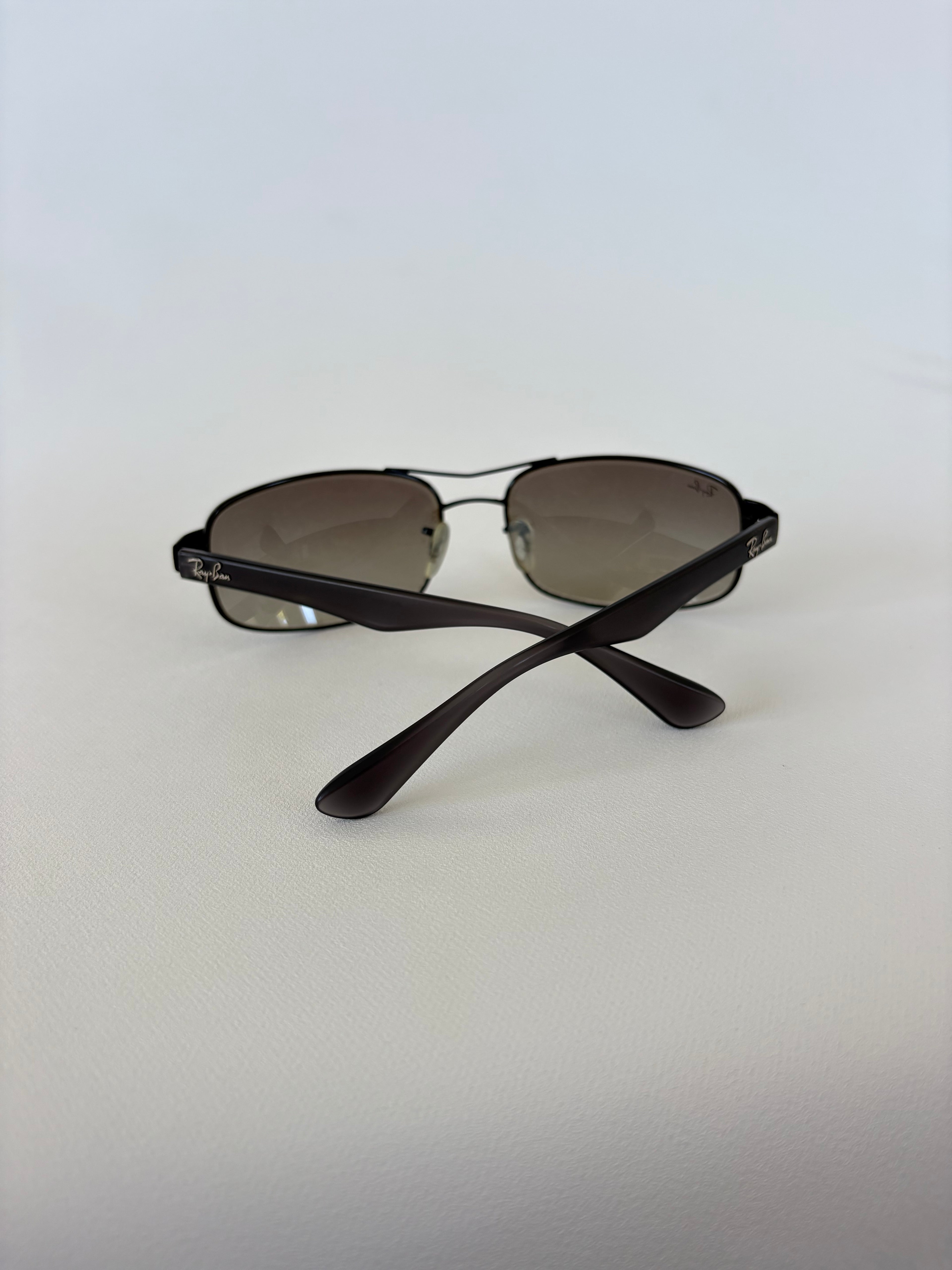 613 / Black Rayban Sunglasses