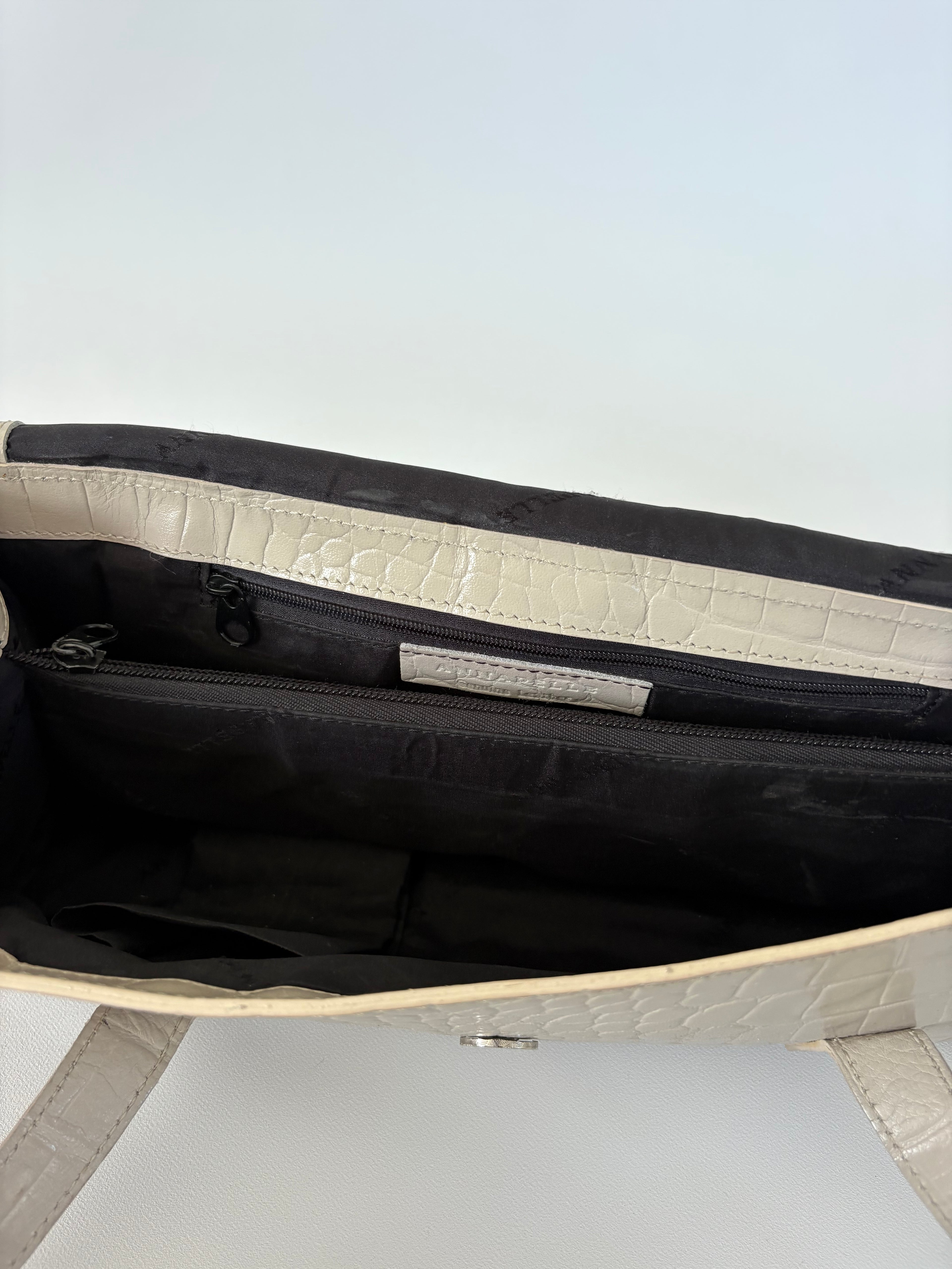 618 / Cream Textured Rectangle Shouler Bag