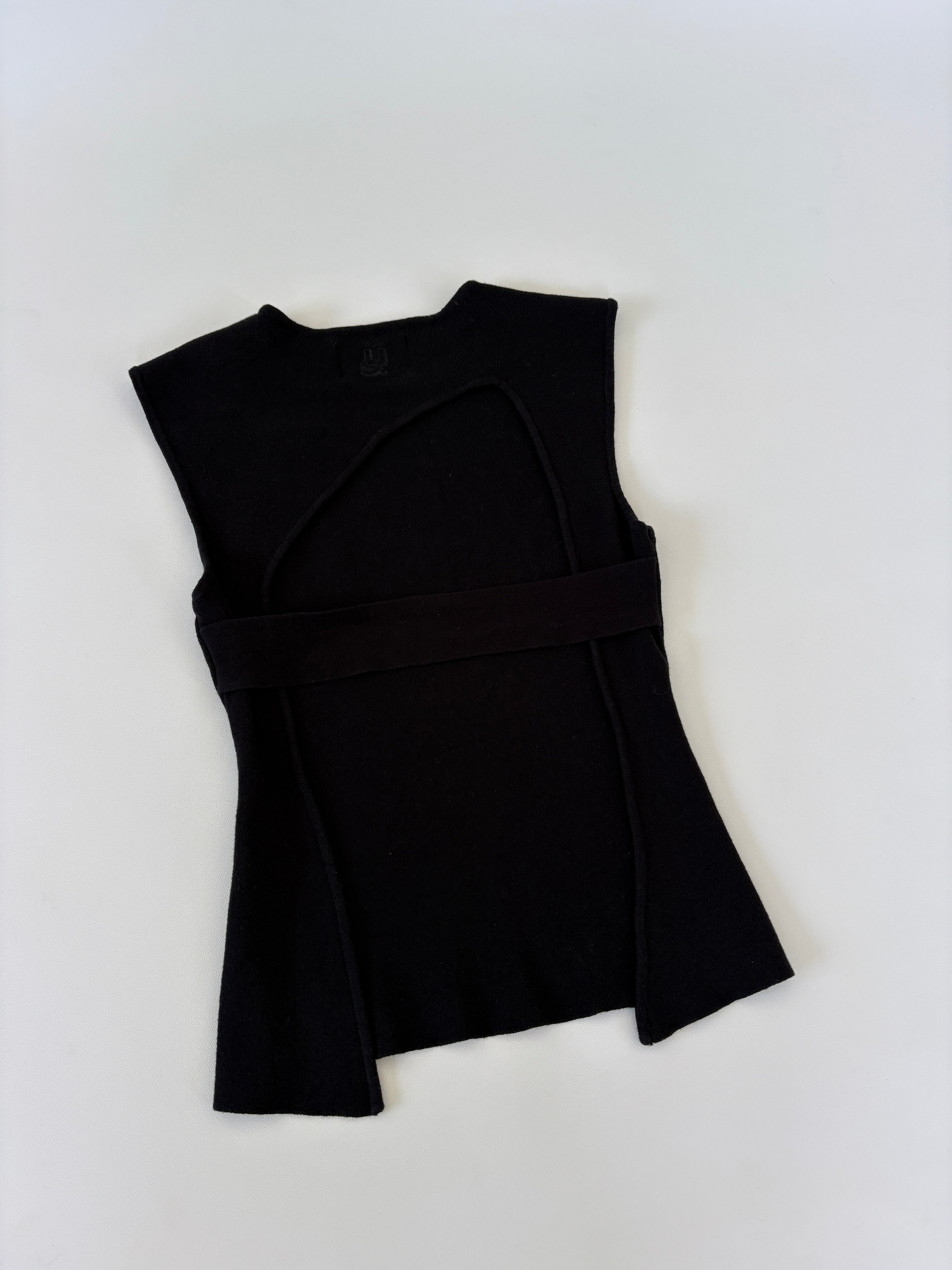 631 / Black Backless Tank
