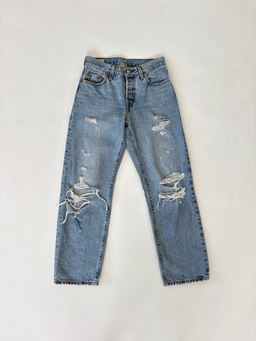 861 / Medium Wash Ripped Levi's 501 Jeans