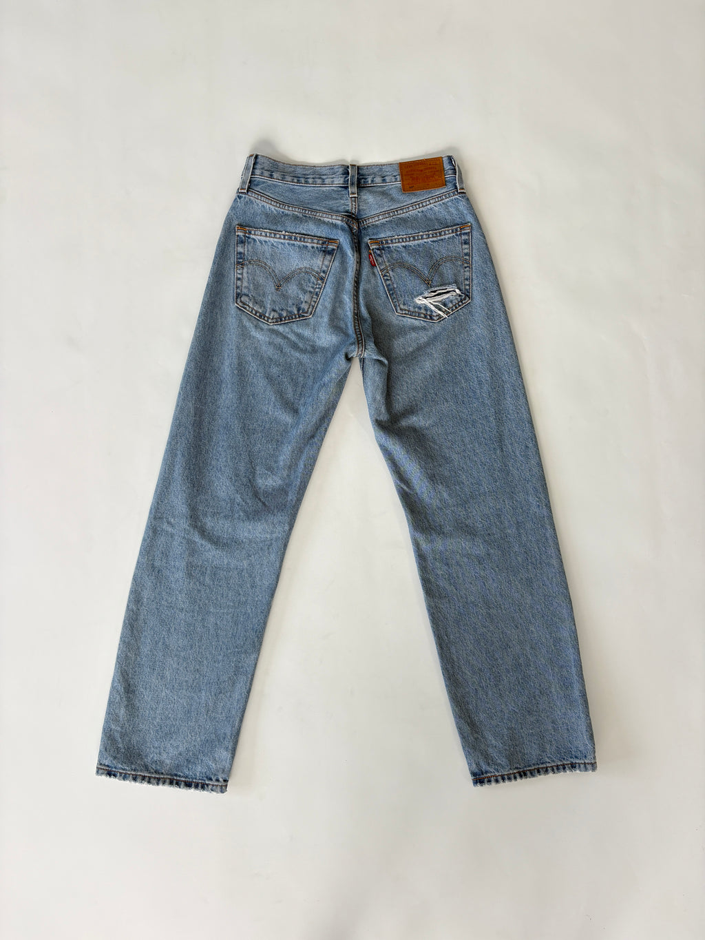 861 / Medium Wash Ripped Levi's 501 Jeans