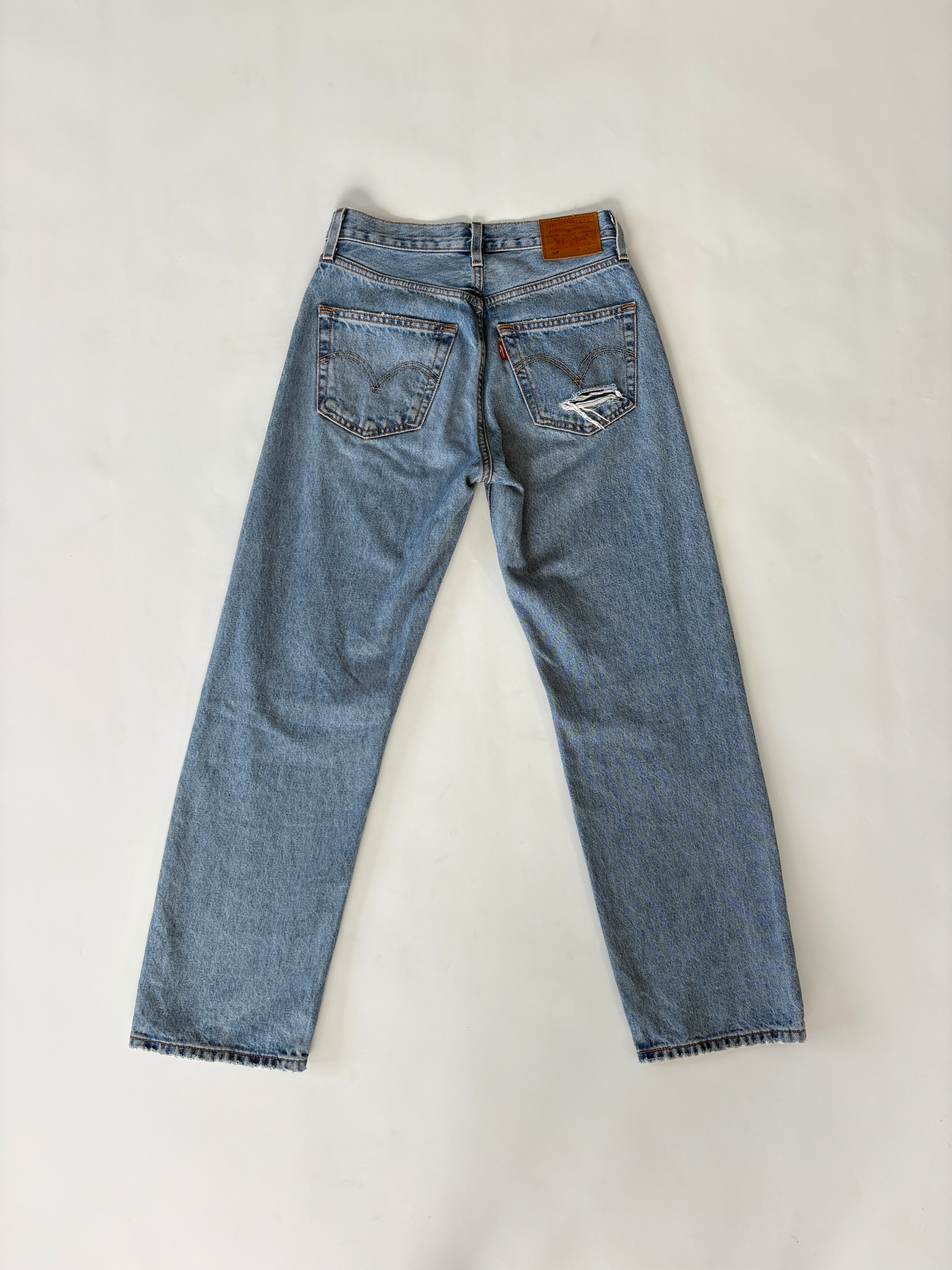 861 / Medium Wash Ripped Levi's 501 Jeans