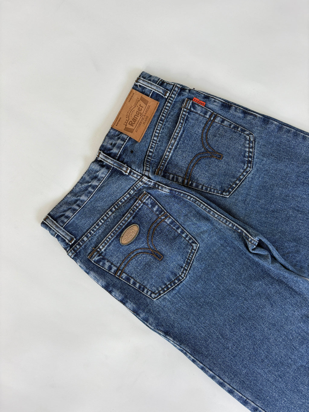 862 / Medium Wash Rangers Jeans w/ Knee Rips