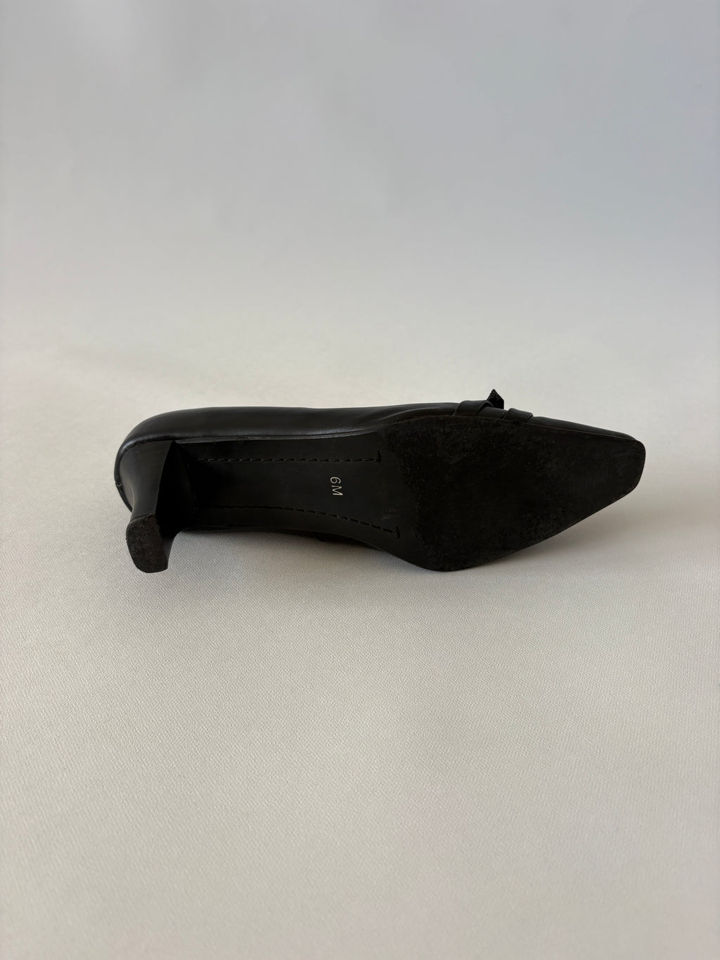 1041 / Vintage Black Heels w/ Button Detail