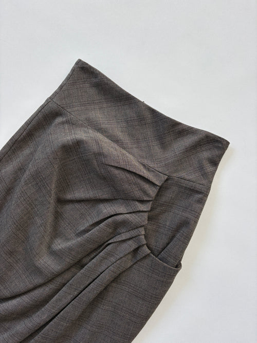 1044 / Asymmetrical Single Pocket Skirt