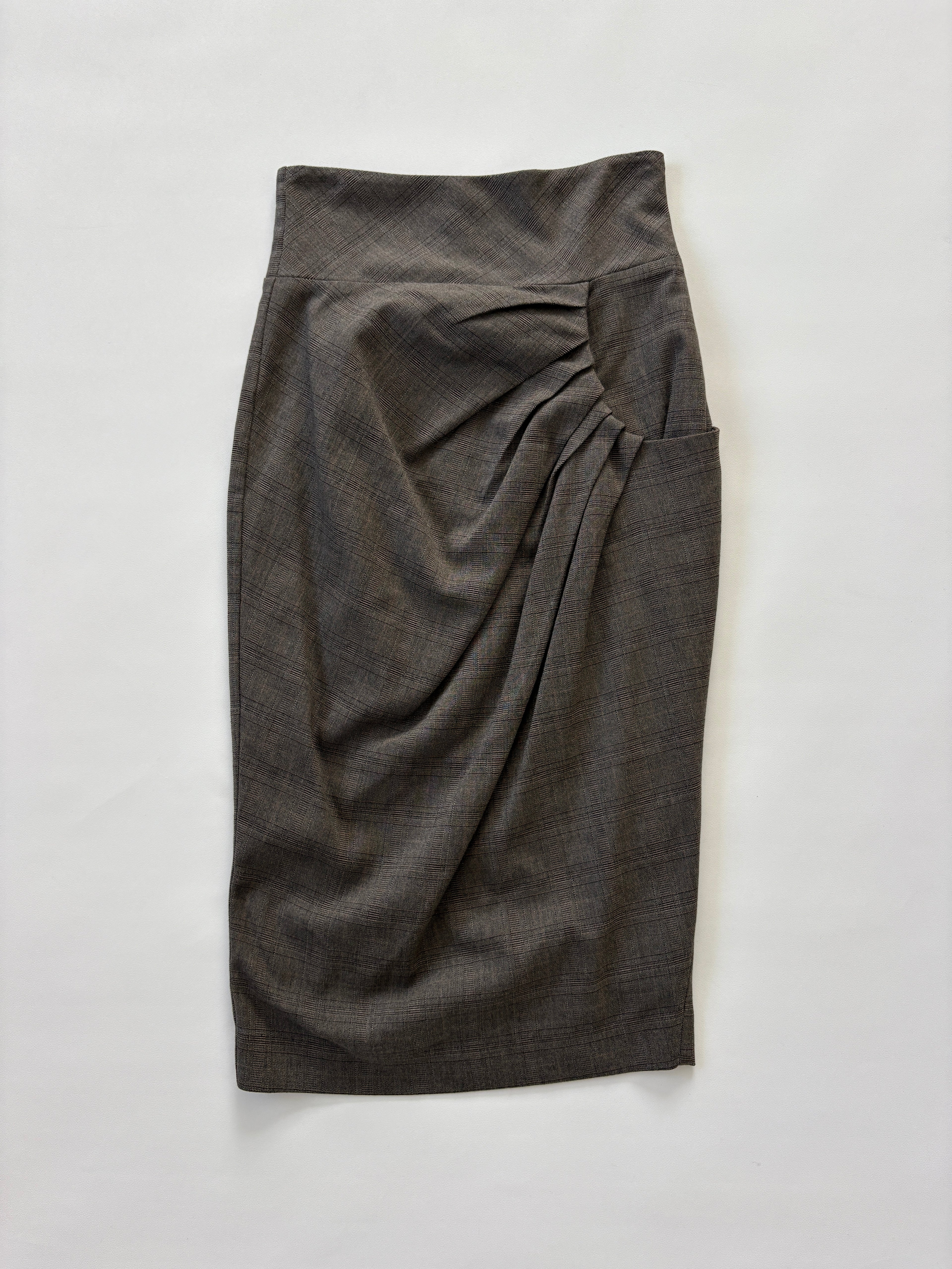 1044 / Asymmetrical Single Pocket Skirt