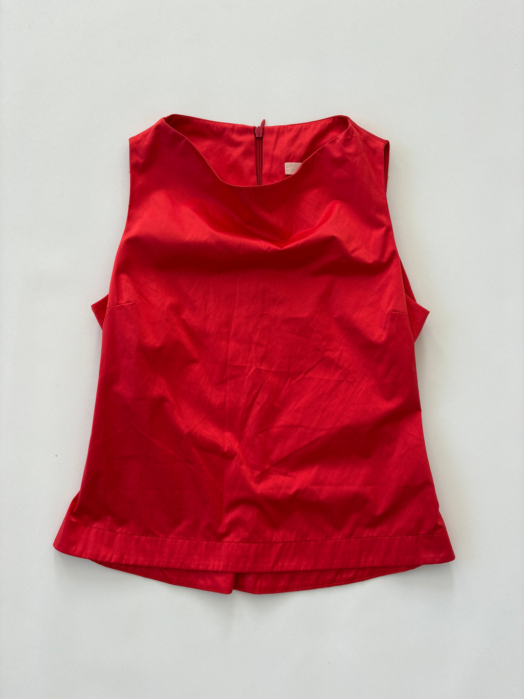 1099 / Red Tank
