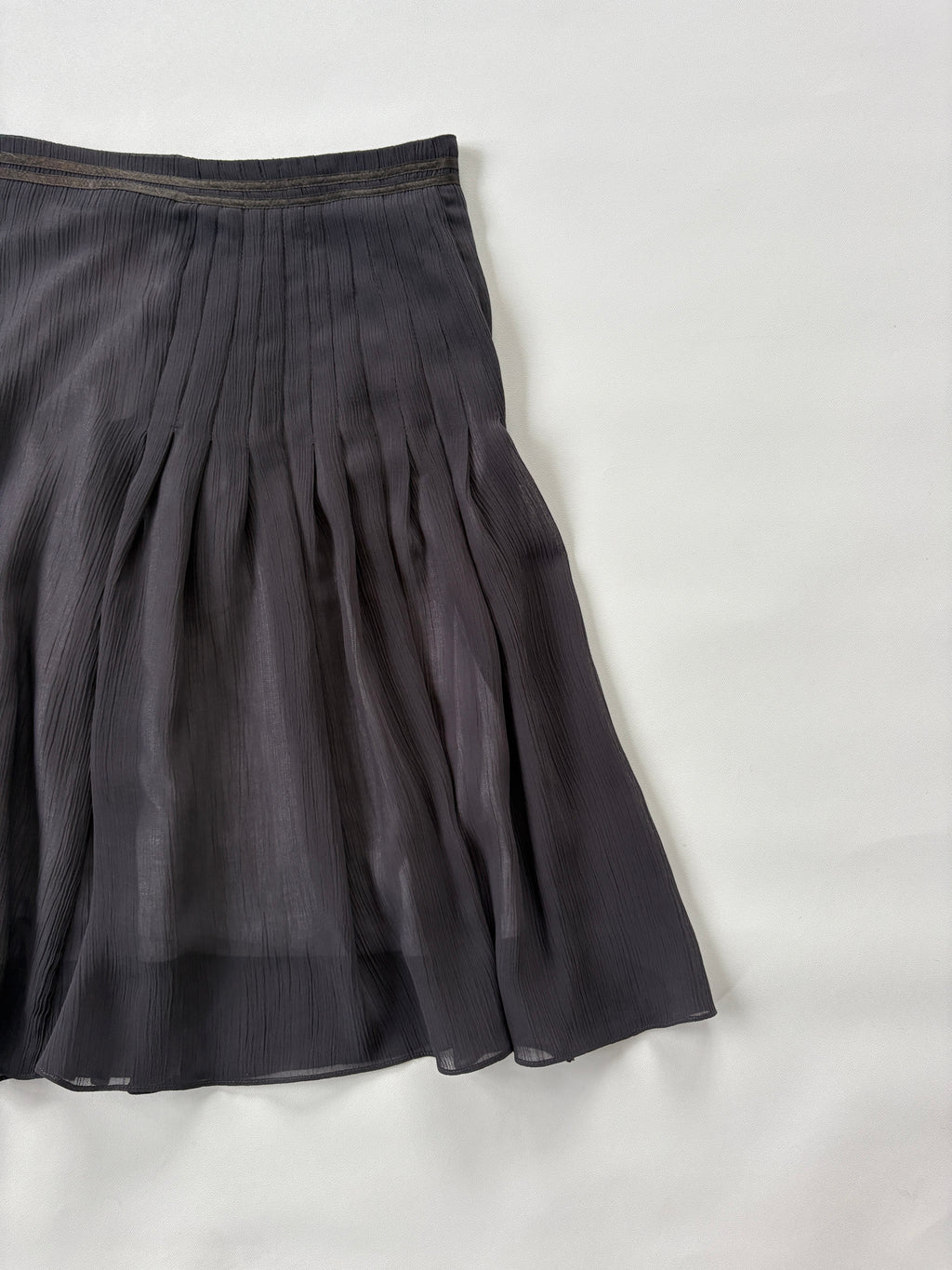 1119 / Vintage Grey Sheer Pleated Skirt